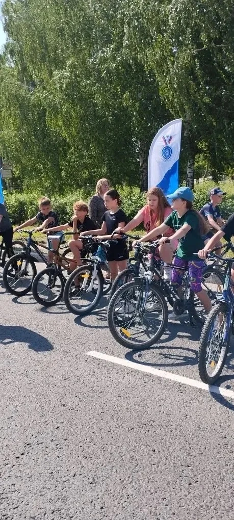 Сегодня СШ «Русь» приняла участие в Велогонке «Свежий ветер» 🚴‍♀️🚴‍♂️ 
Было здорово, ярко и конечн