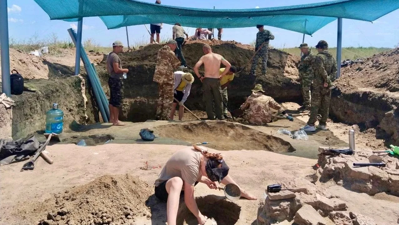 Под Астраханью завершился сезон раскопок объектов хазарской эпохи. Топливный кризис и о...