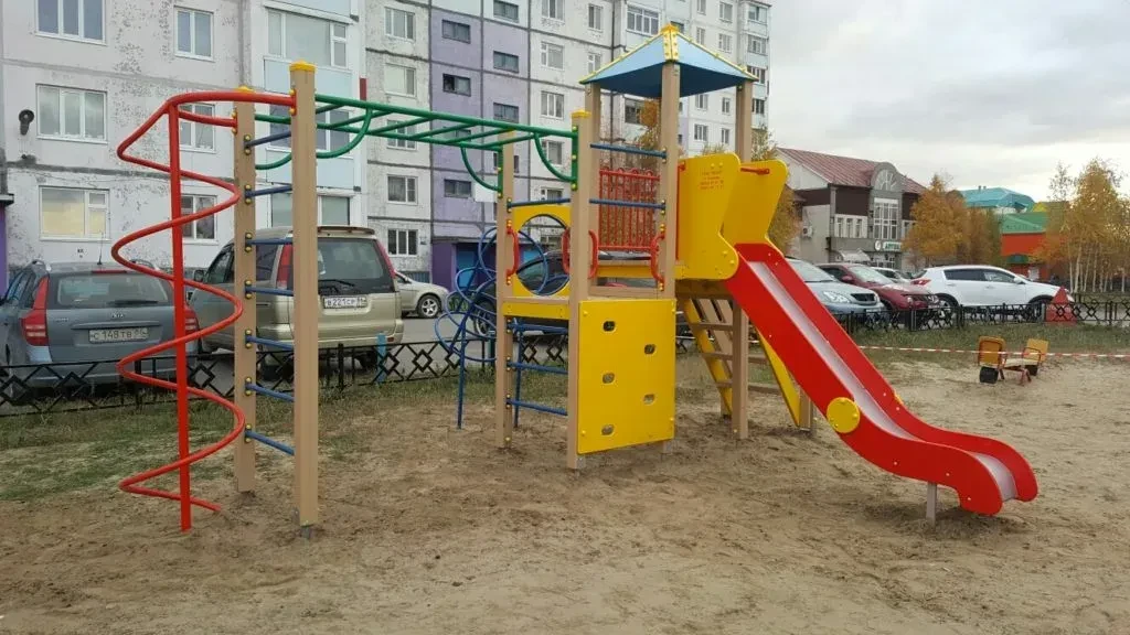 Кто должен устанавливать детскую площадку у МКД?