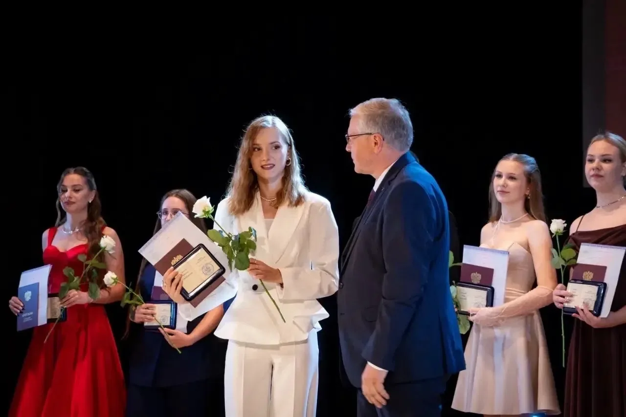 🎓✨ 2 июля в Дворце культуры железнодорожников им. Пушкина состоялось одно из самых волнующих и долг