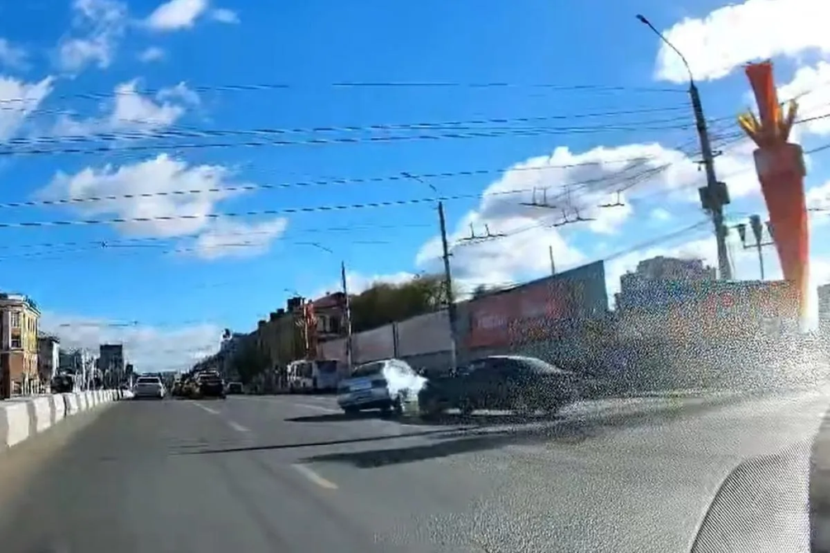 В Рязани на Первомайском проспекте произошло ДТП с участием двух легковых автомобилей. ...