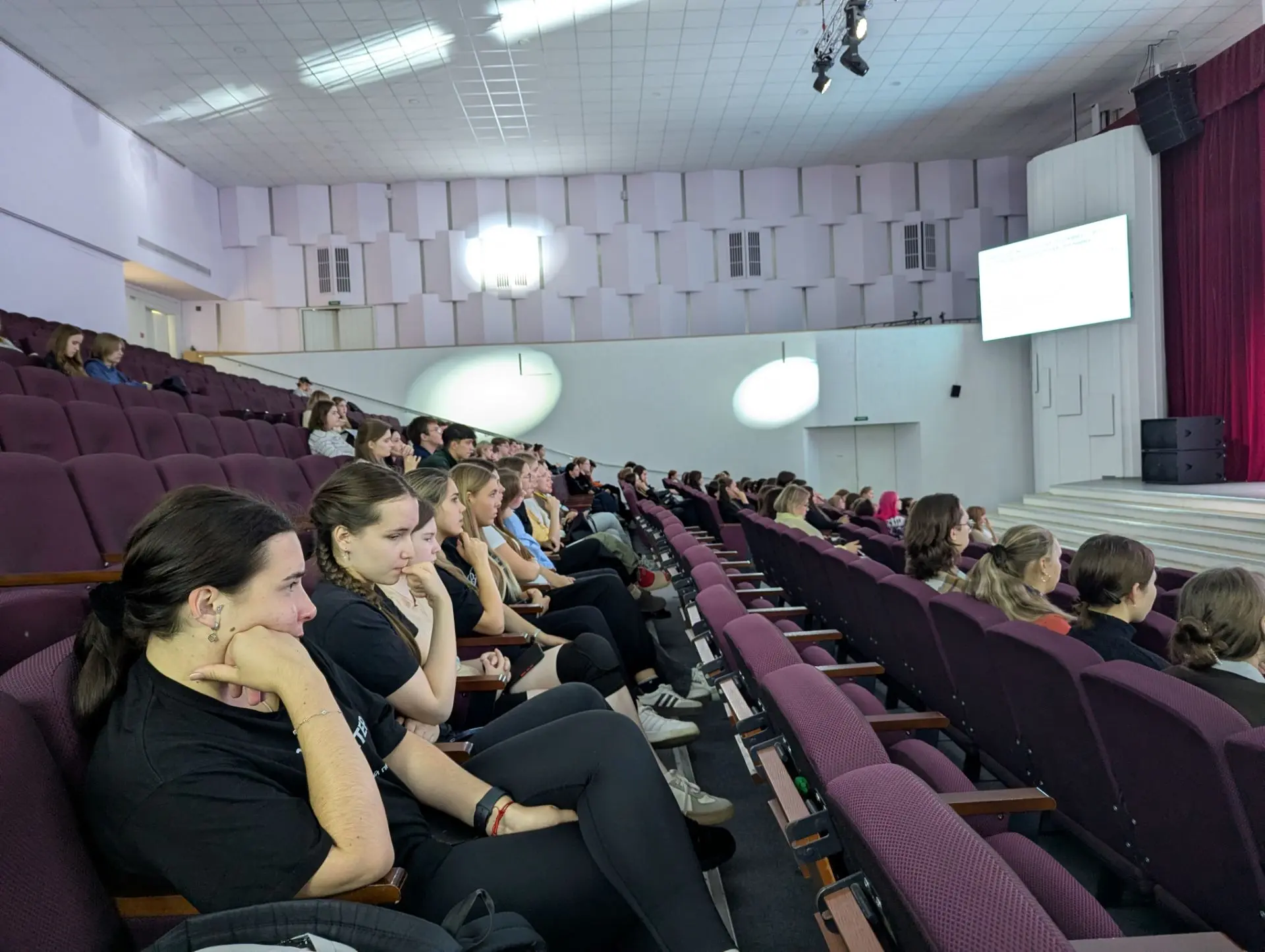 Запустили подготовку к творческому фестивалю первокурсников «Премьера»