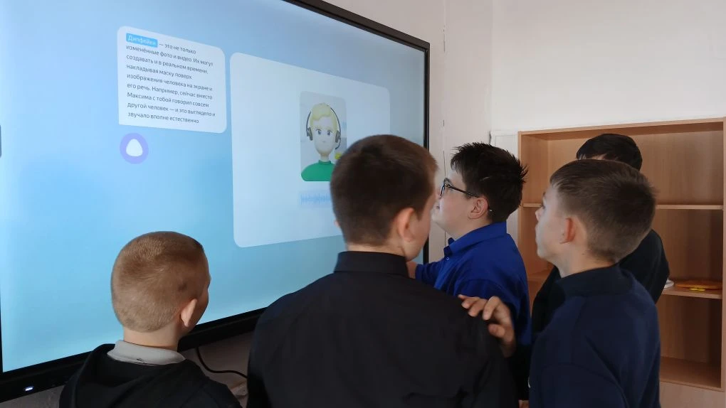🔍 Урок Цифры от Росатома: «Дело в чате: Эволюция нейросетей и цифровая безопасность»