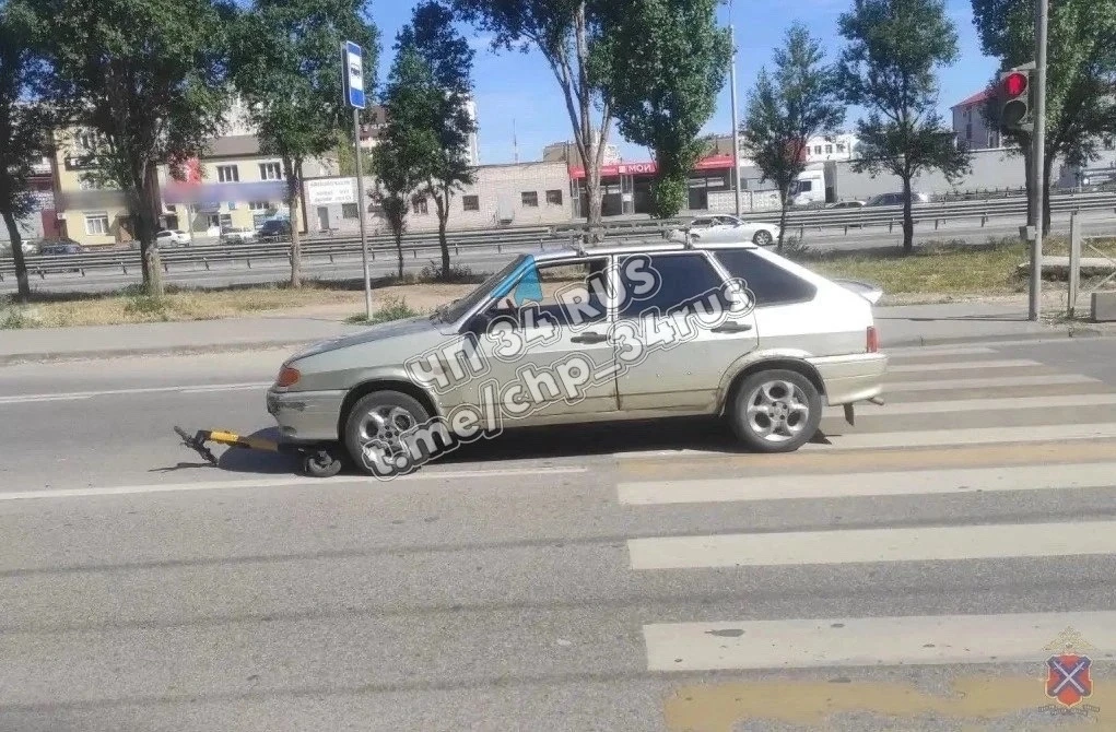 В Дзержинском районе произошло ДТП с участием подростка, передвигающегося на самокате.