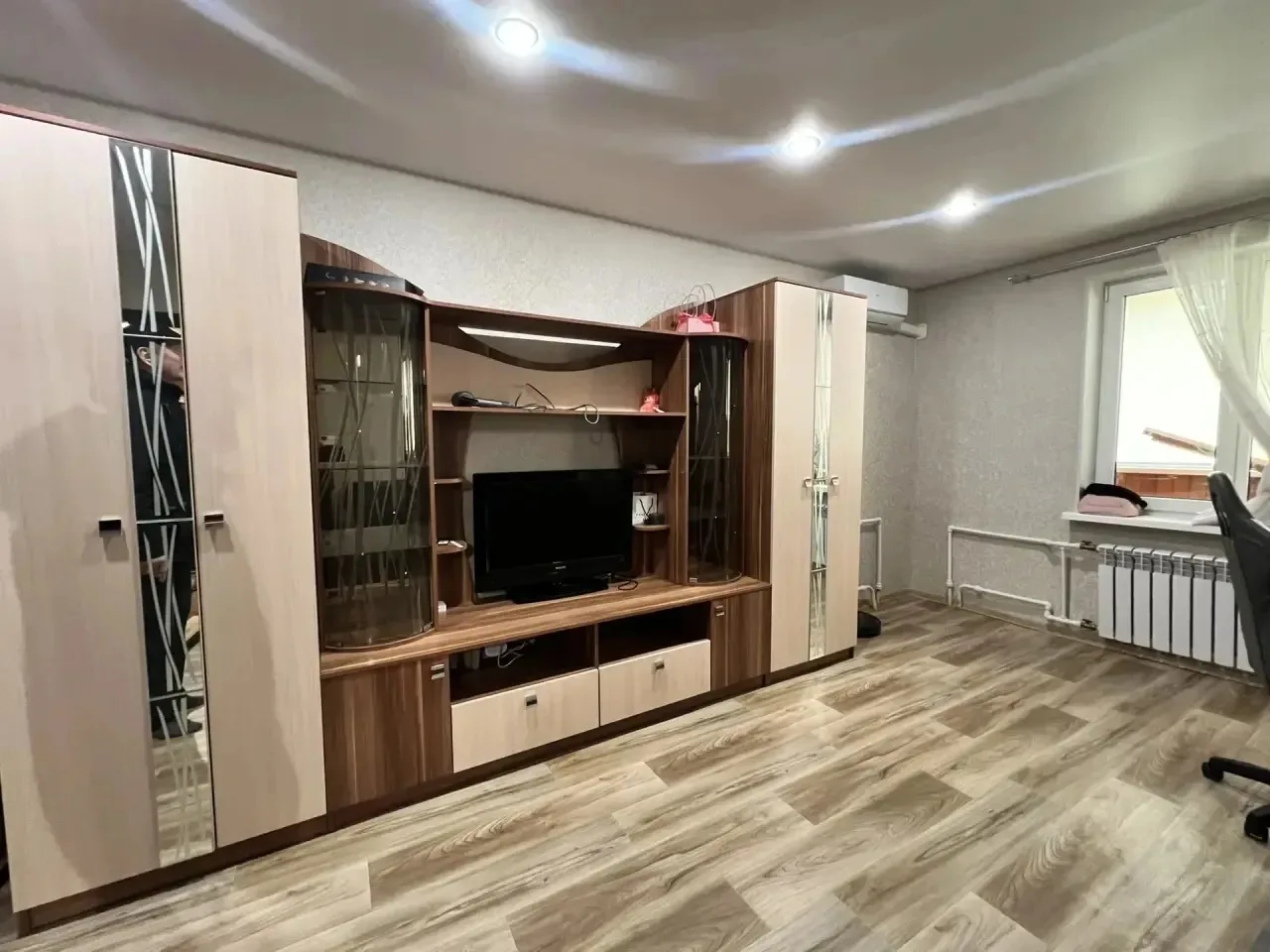 Г Казань Сдаём 1 комнатную квартиру по улице АДОРАТСКОГО, 54. НОВО САВИНОВСКИЙ РАЙОН. В квартире кос