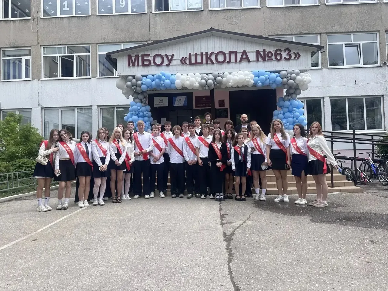 ✨Вчера в нашей школе прозвучал «Последний звонок»! 🔔
