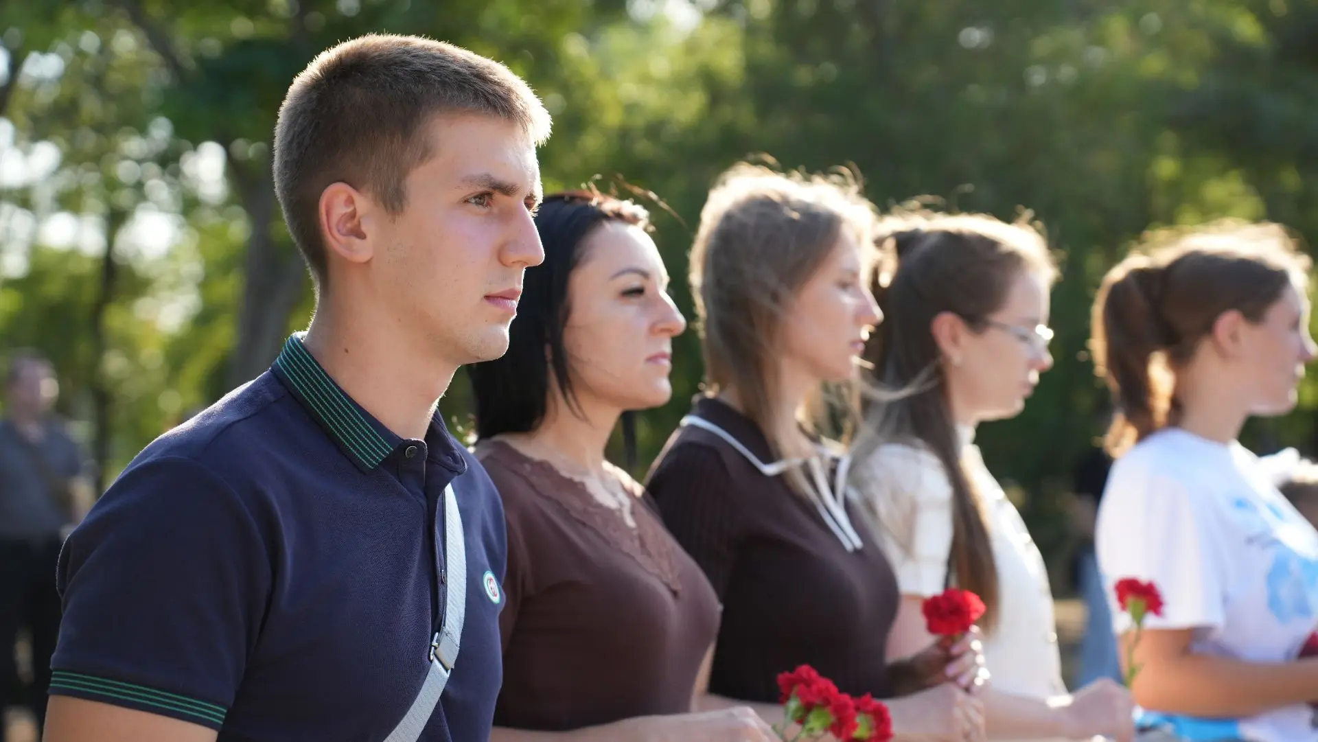 🕯️ Память сильнее времени

Вчера в Геническе, в парке им. Шевченко у памятника Неизвестному солдату