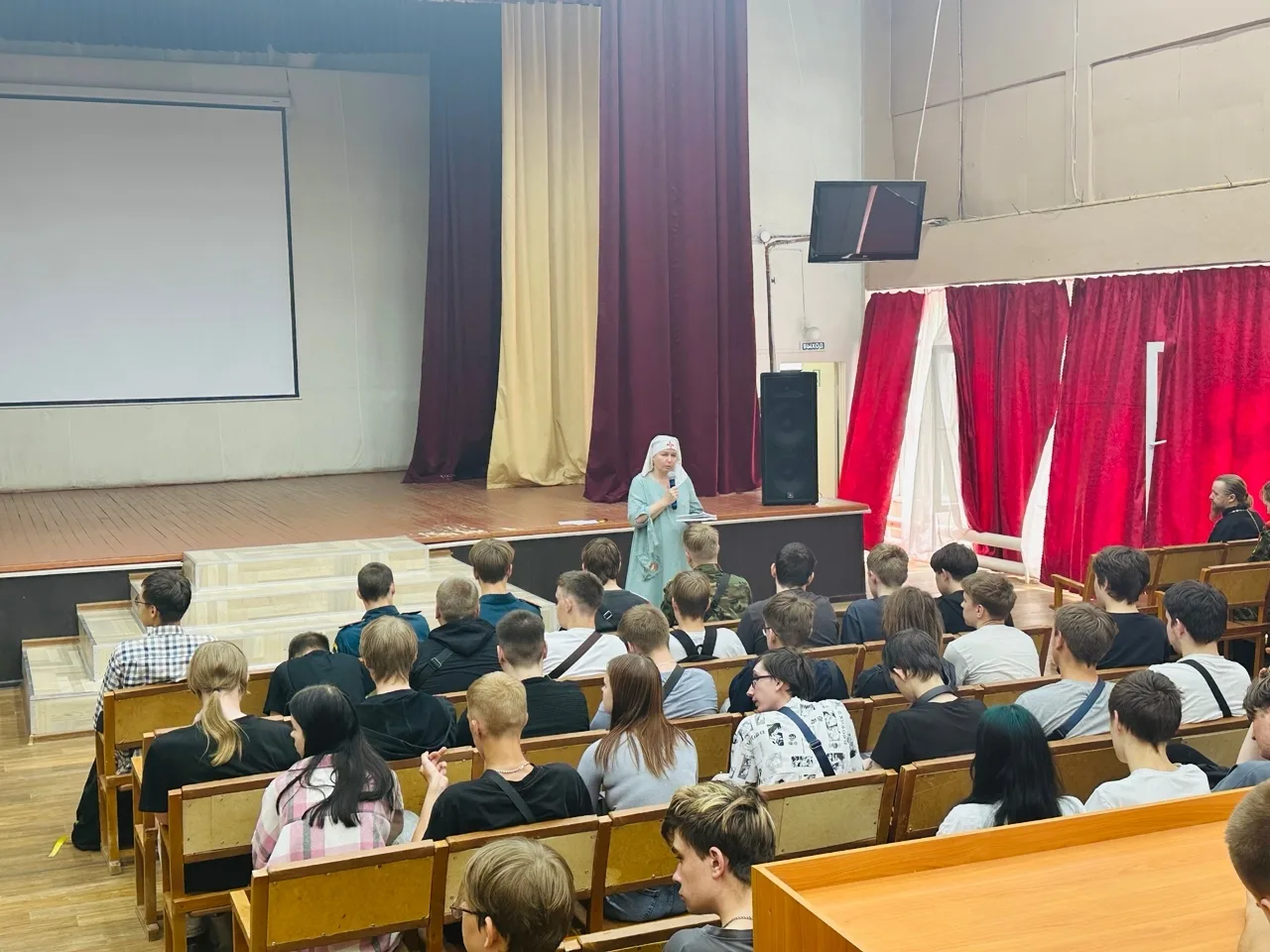 ✨ Встреча с духовными наставниками на отделении «ИС»! ✨ 
 
4 июня первокурсники пообщались с предста