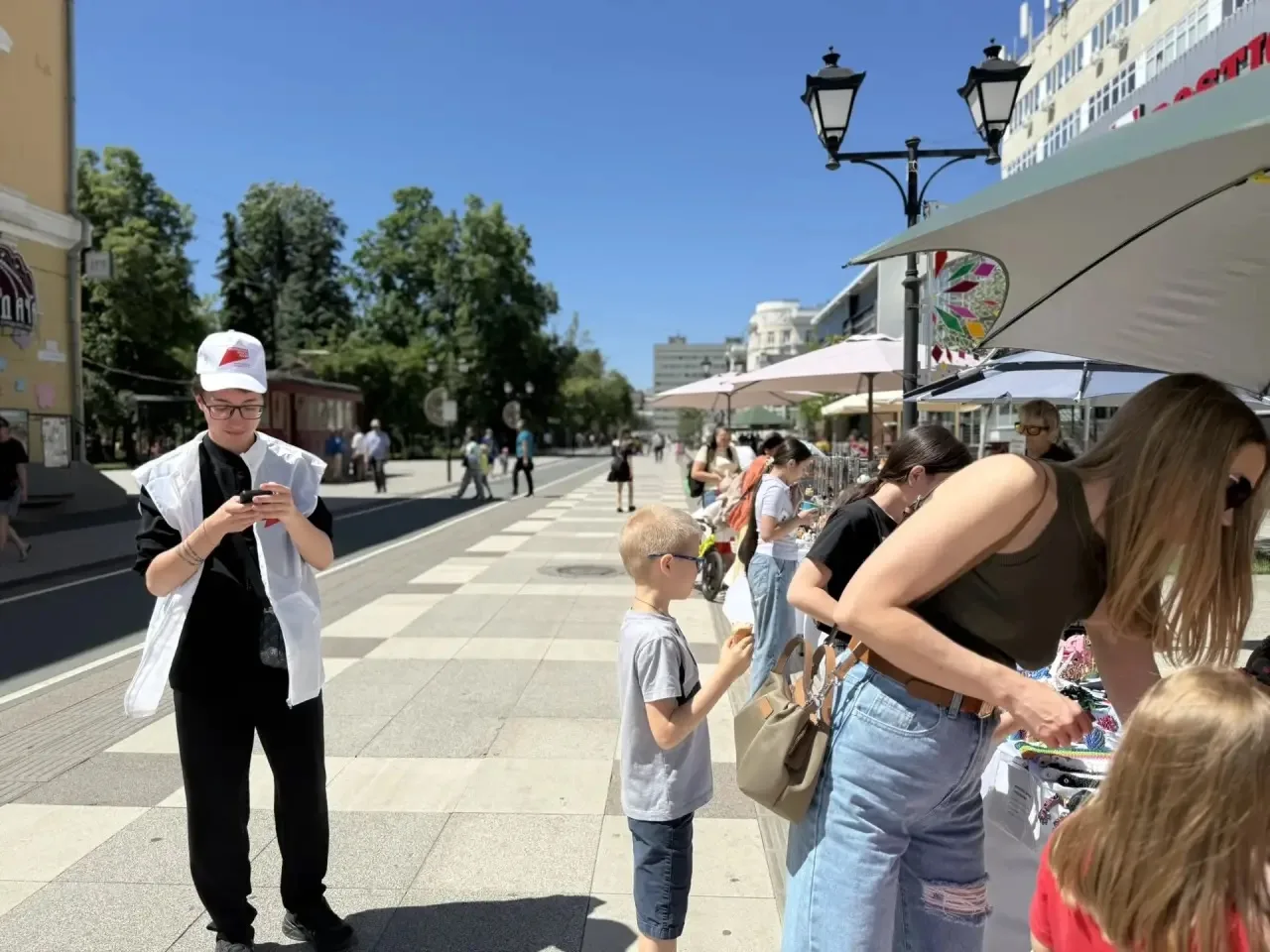 Продолжаем участие в голосовании за объекты благоустройства   Сегодня волонтеры Волжского района пре