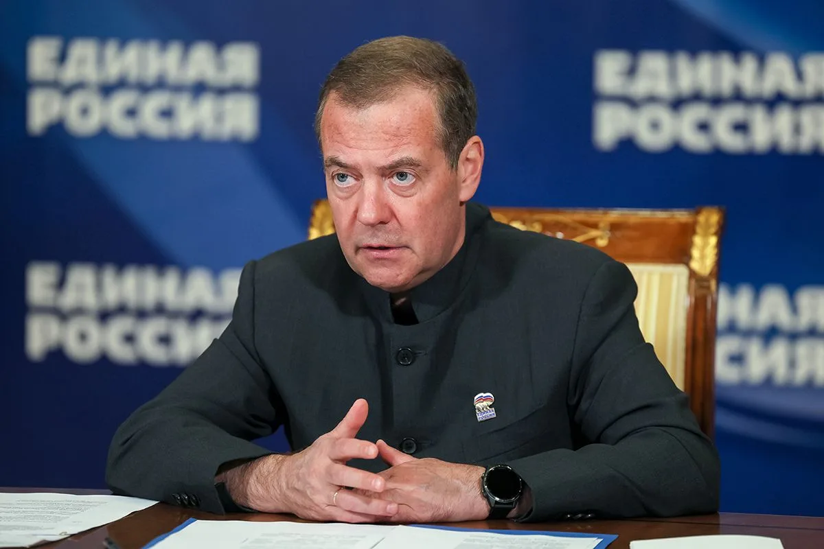 Дмитрий Медведев: При поддержке «Единой России» модернизируют более 17 тысяч почтовых о...