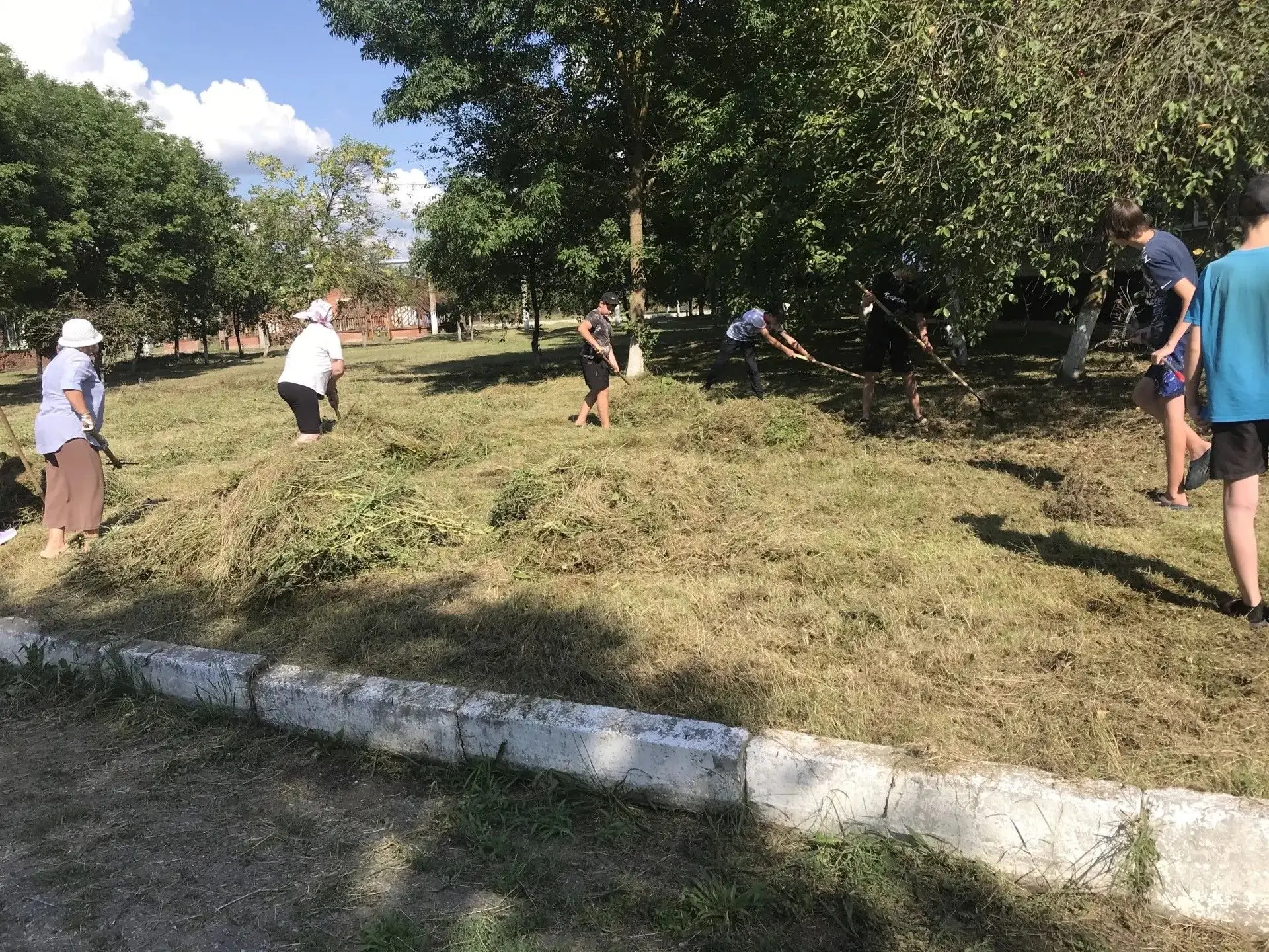 В  МБОУ СОШ  № 6  полным  ходом  идет   подготовка  к  приемке  школы  к  новому  учебн...