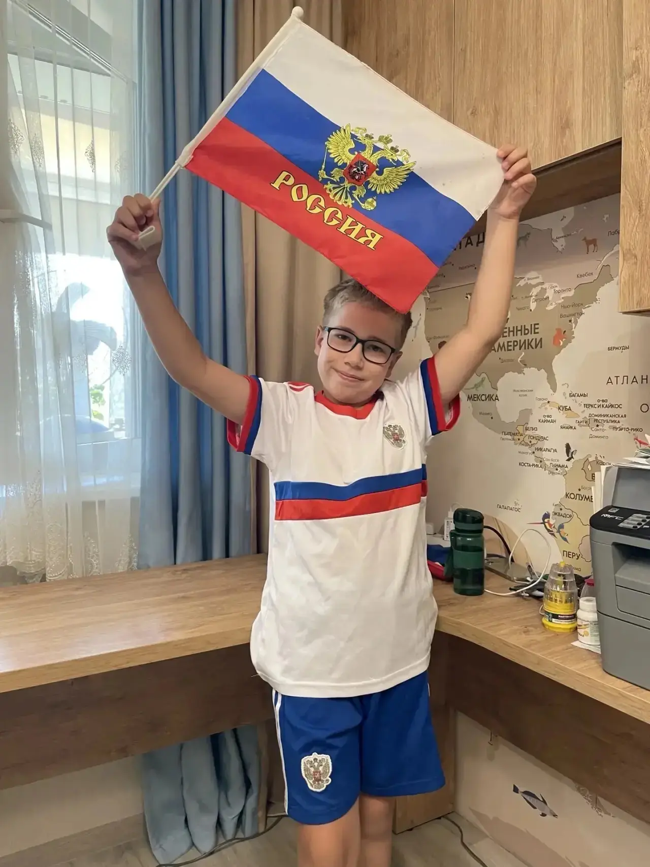 Белый, синий, красный – цвет страны прекрасной!