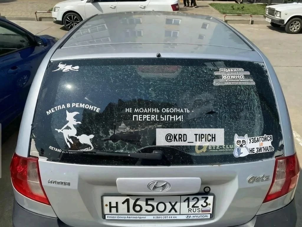 В ЖК «Сосновый бор» завёлся стрелок по машинам!

Автолюбители из краснодарского ЖК не понимают, кто 