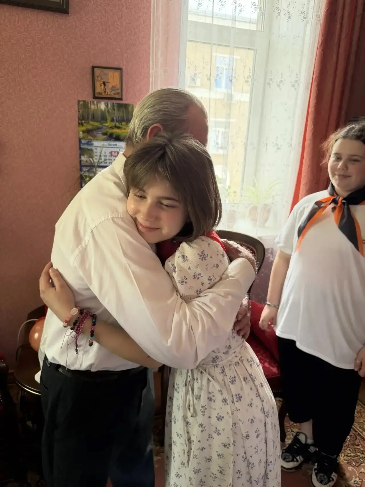 ПОЗДРАВЛЕНИЯ ВЕТЕРАНОВ В КАНУН ВЕЛИКОЙ ПОБЕДЫ  🎖️ Сегодня нашей школе выпала большая честь поздравля
