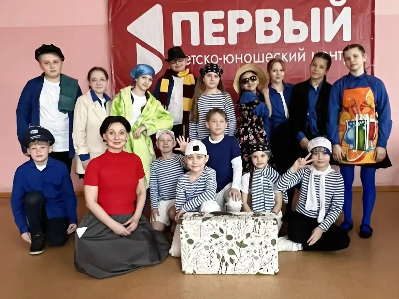 🎭 В начале апреля в стенах ДЮЦ "Первый" г. Кирова прошел уже XIX городской фестиваль-к...