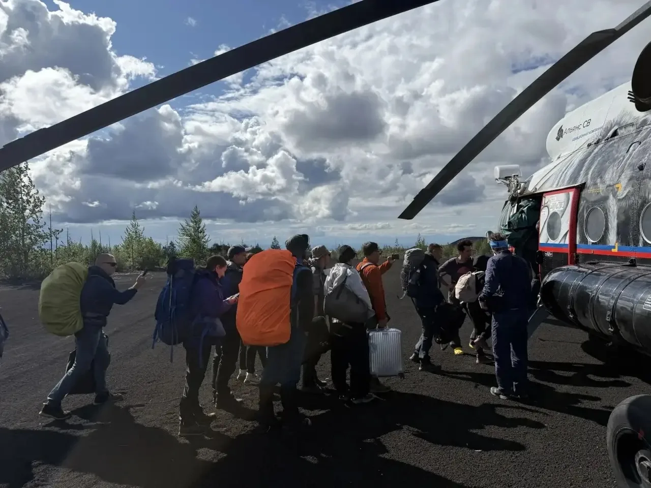 🌋 С Толбачика эвакуируют 117 туристов: люди уже в безопасности