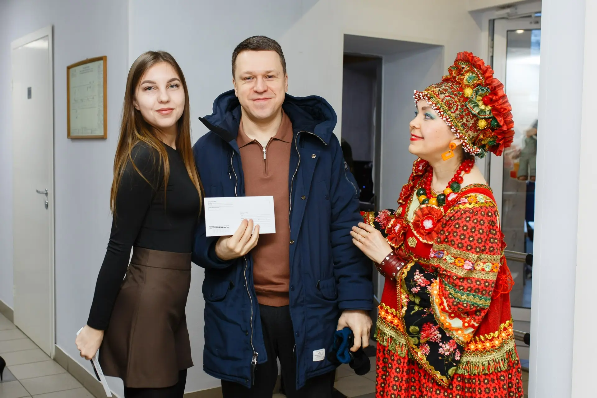 Накануне Дня защитника Отечества, сотрудницы Чувашской энергосбытовой компании поздравили коллег-муж