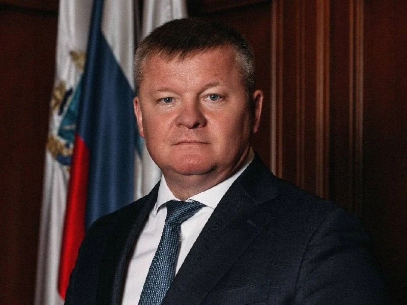 Суд оштрафовал и лишил прав саратовского вице-губернатора Михаила Исаева