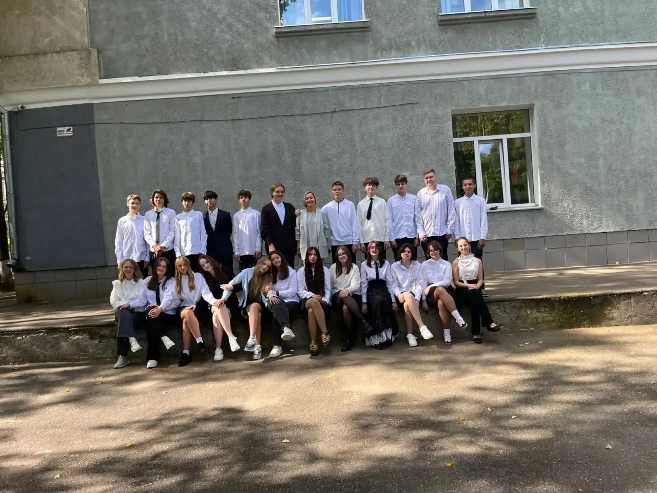 🎉 Последняя учебная неделя — и мы начинаем её ярко!  Это не просто цветная неделя, это наш финальный