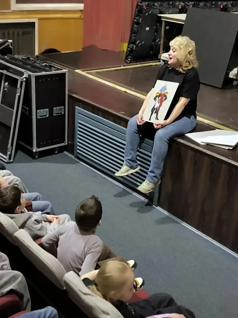 Театр… Это не просто здание, это храм искусства, место, где оживают мечты и раскрываются тайны челов