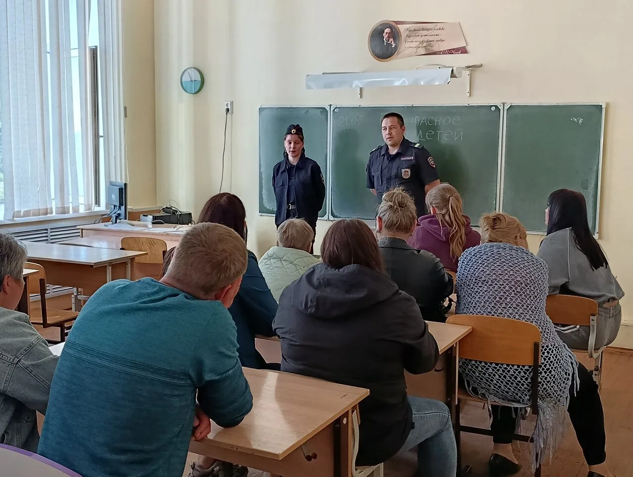 ⚠Родительское собрание "Безопасное лето детей"  ✔21 мая в Колесниковской школе прошло общешкольное р