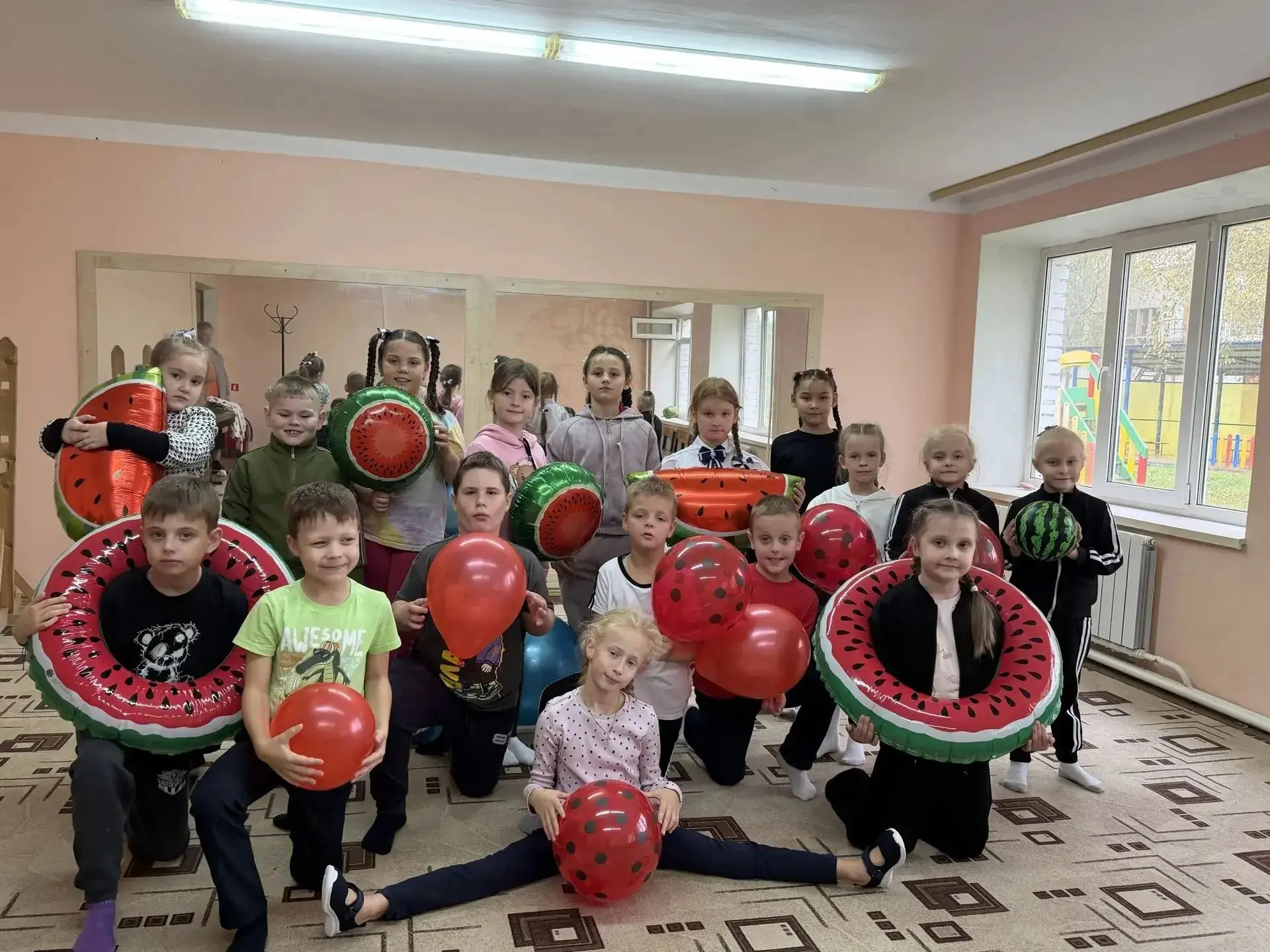 Вчера в школе была Арбузная вечеринка. 🎉