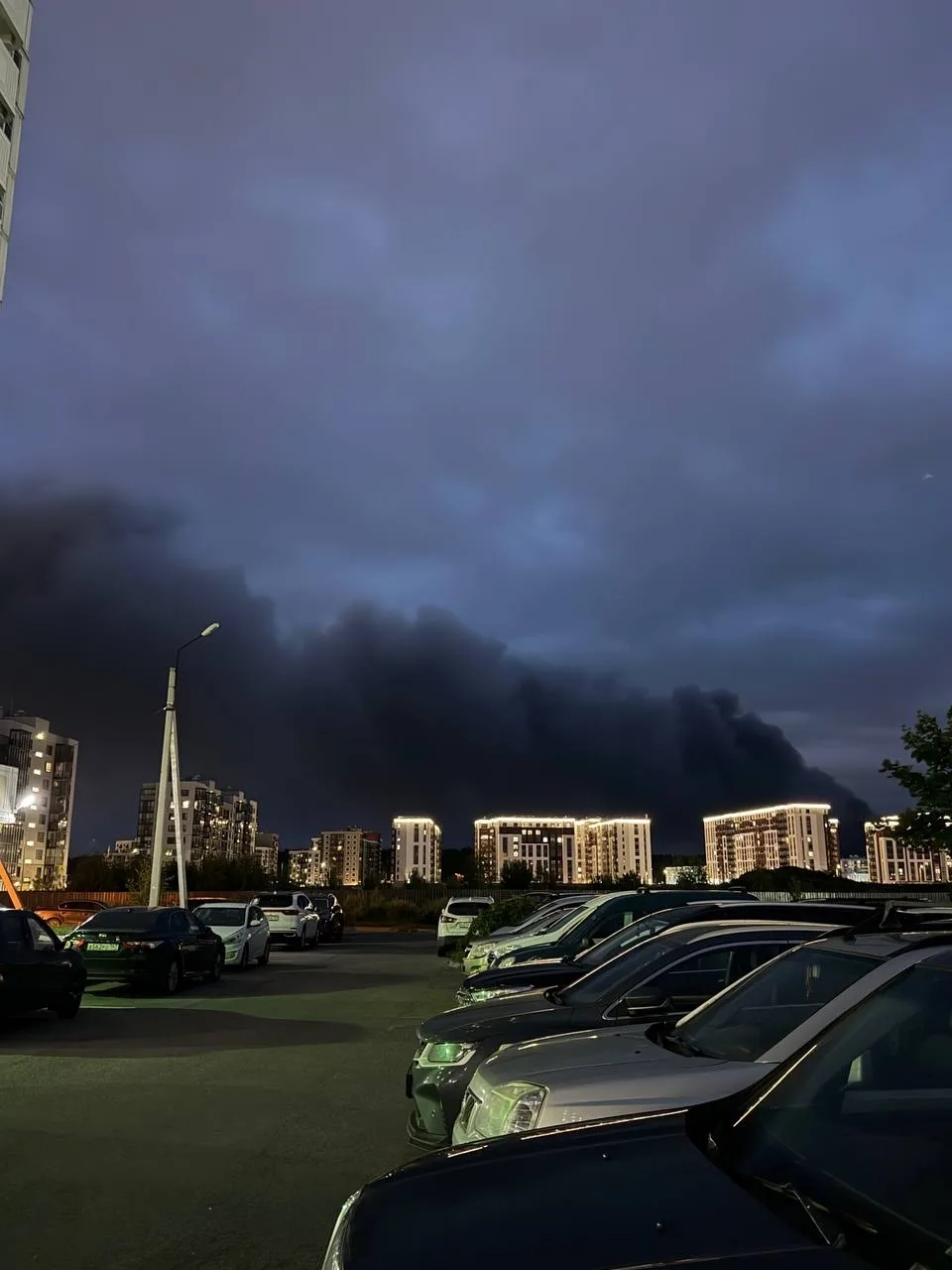 Во Всеволожске - крупный пожар. предположительно - в микрорайоне Южном, на Всеволожском...