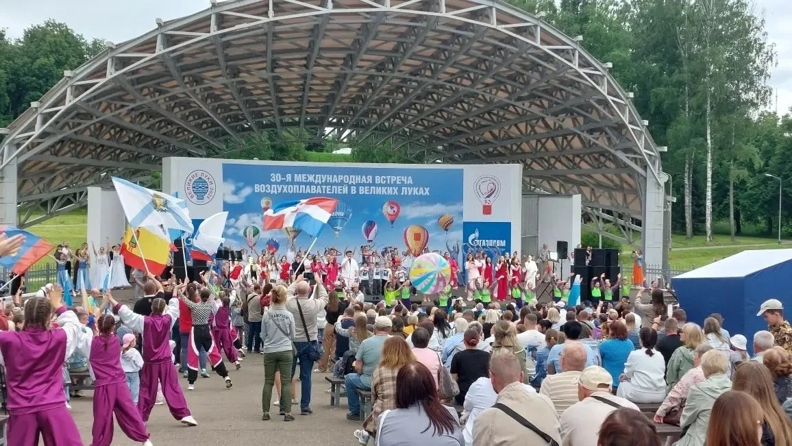 Прямо сейчас на Летней эстраде — торжественное открытие 30‑й международной встречи воздухоплавателей