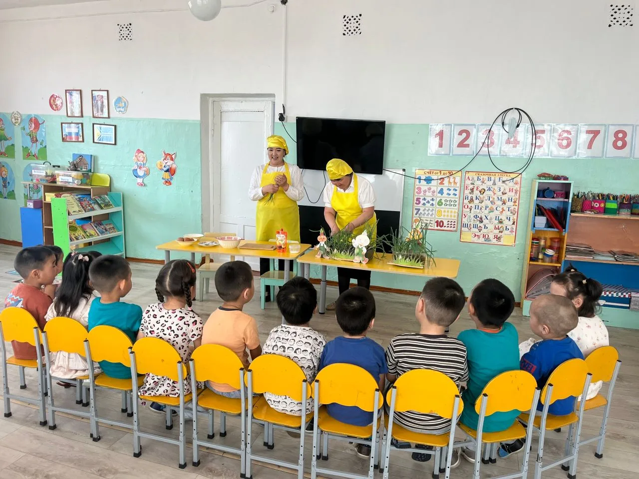 Зеленый лук с огорода на подоконнике.
Средняя группа. N1.

Мы в ВК|Мы в МАХ