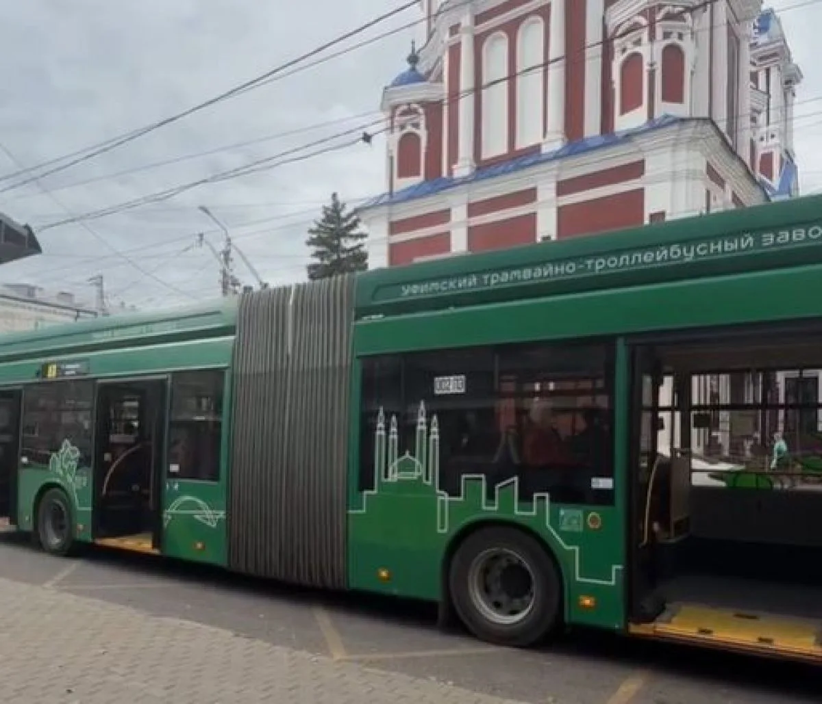 В Калуге решают, станет ли троллейбус-"гармошка" постоянным городским транспортом