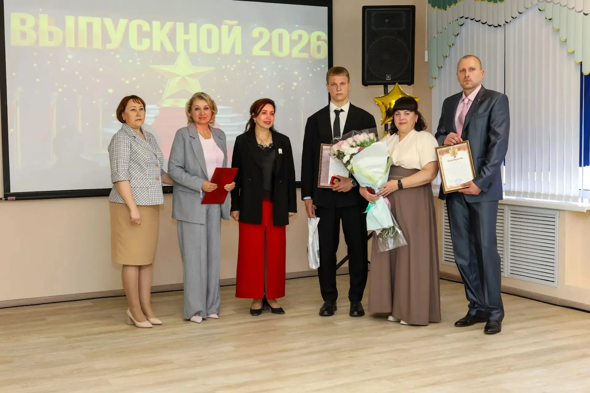 В добрый путь, выпускники! В нашей школе прошло торжественное вручение аттестатов 🎓✨

26 мая одинна
