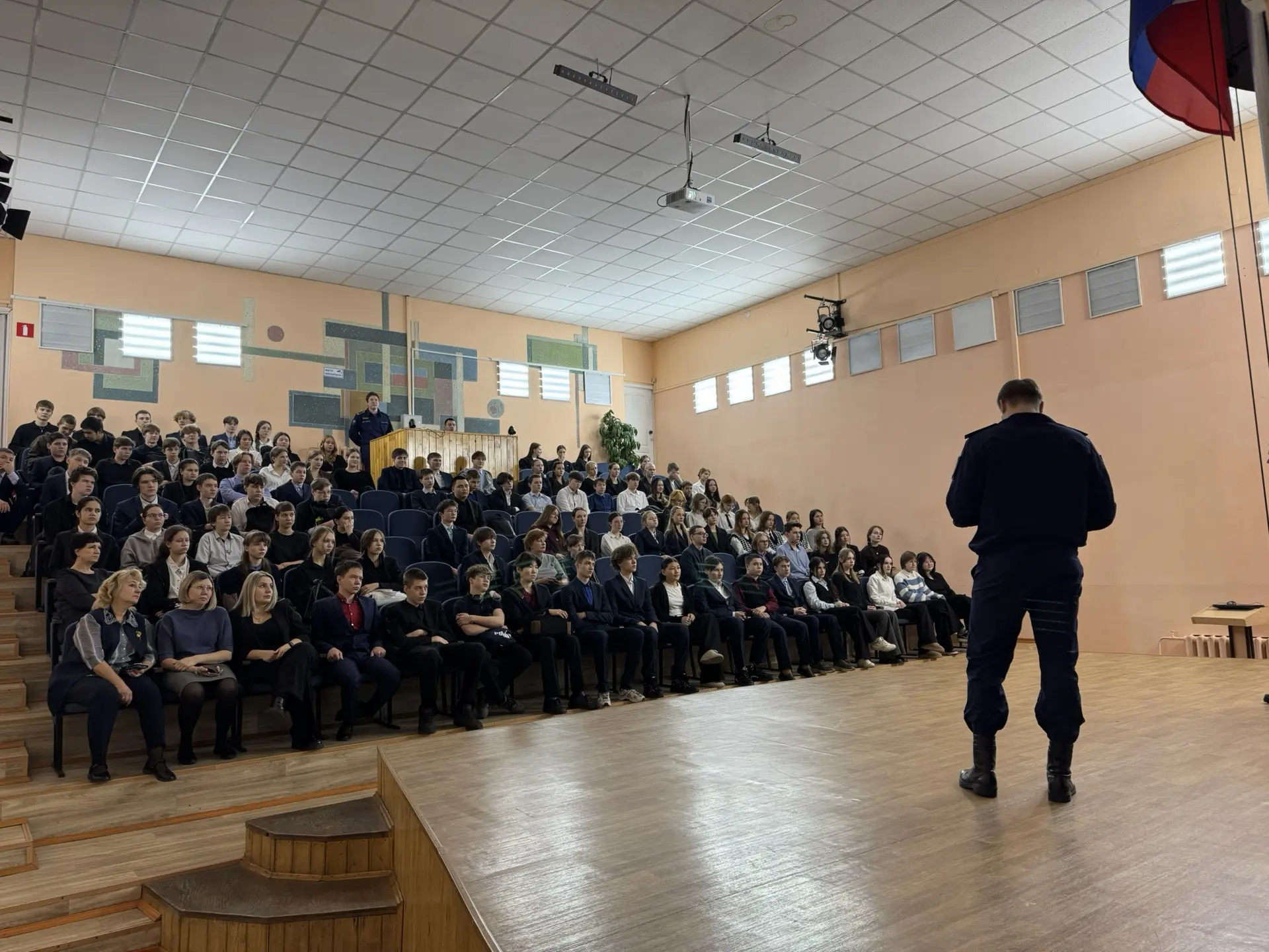 Служить и создавать будущее: курсанты Военного Учебного Центра при ИРНИТУ в гостях у нашей школы!  С