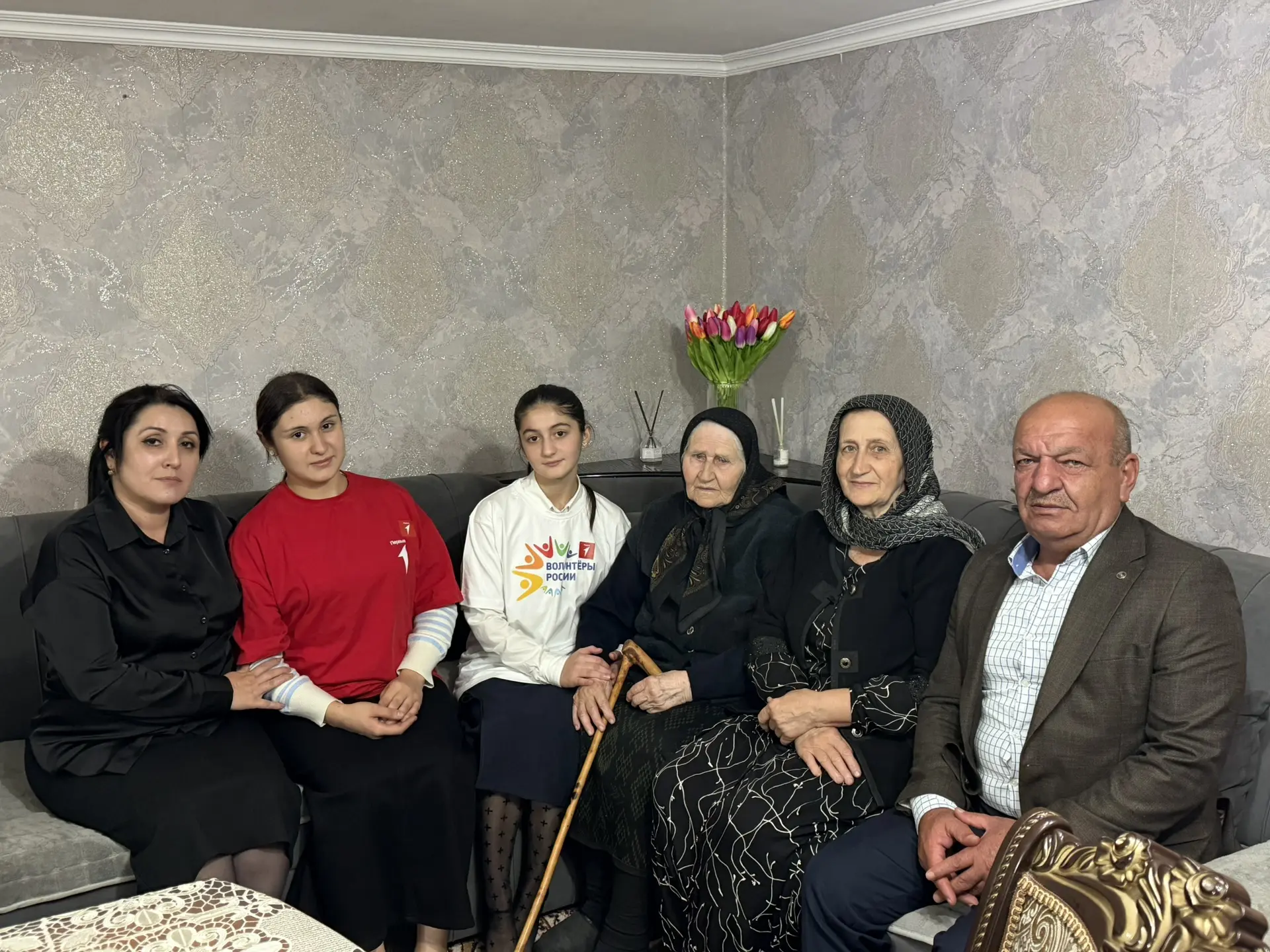 Связь поколений: тёплый визит в День пожилого человека! 👵✨