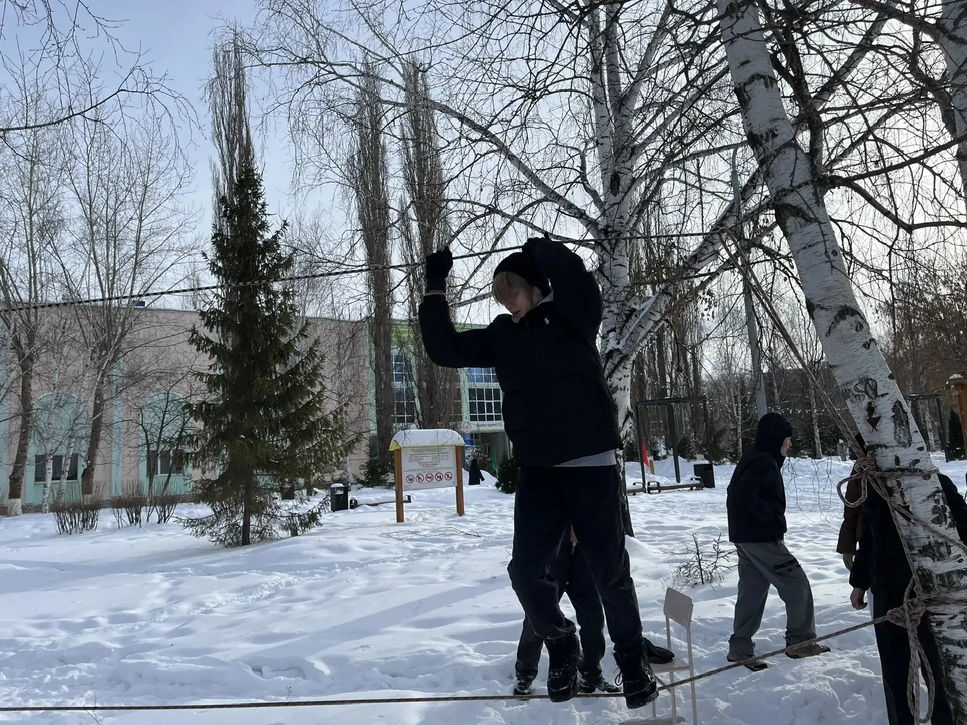 Ура! Наши ребята из 8-х классов одержали победу в городской военно-спортивной игре "Зарница", котора