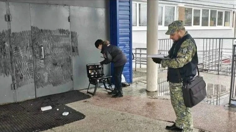 Свердловский районный суд продлил арест 17-летнему школьнику, который 7 апреля 2026 года на крыльце 