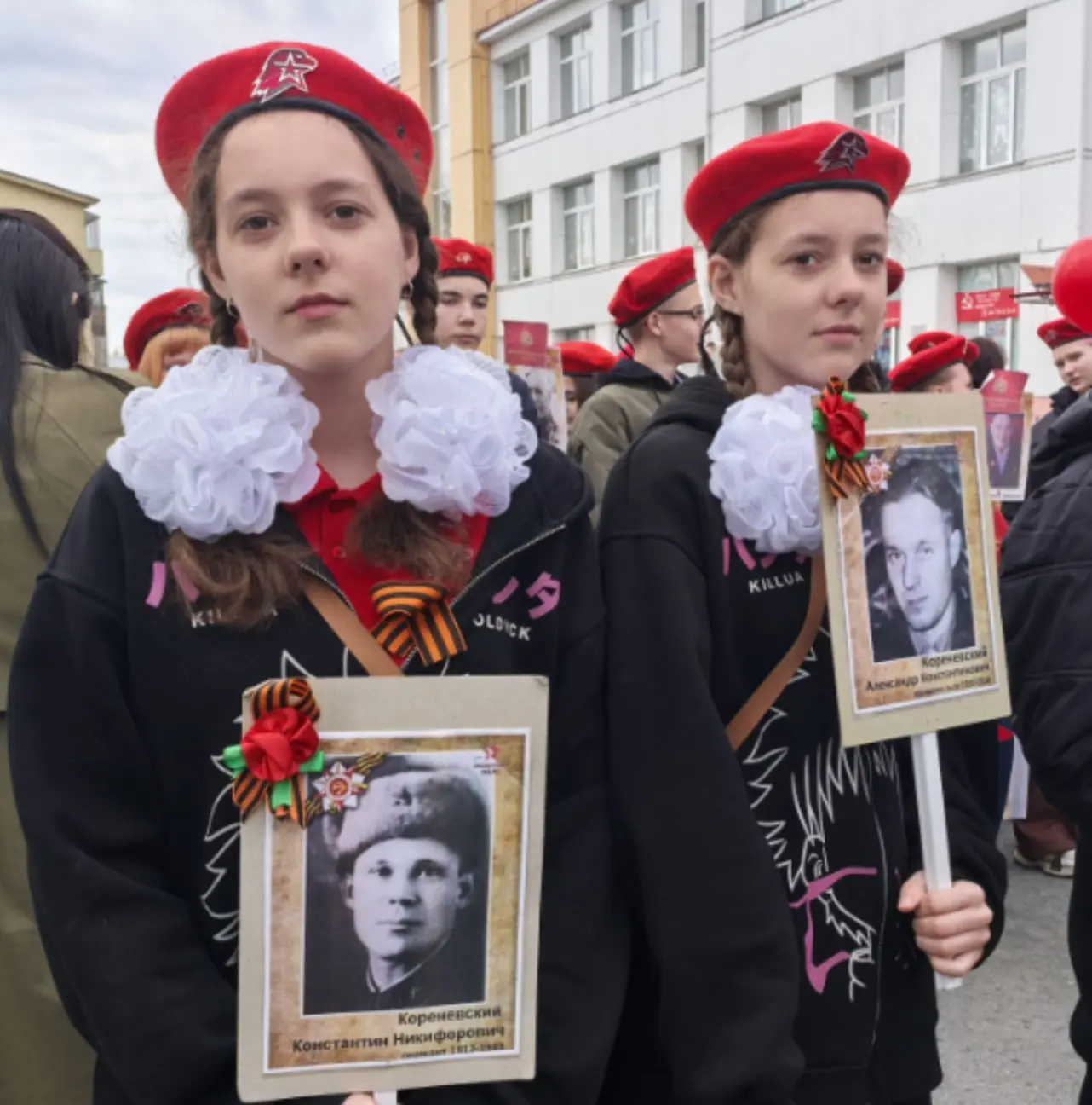 Педагоги гимназии, члены юнармейских отрядов приняли участие в акции "Бессмертный полк"