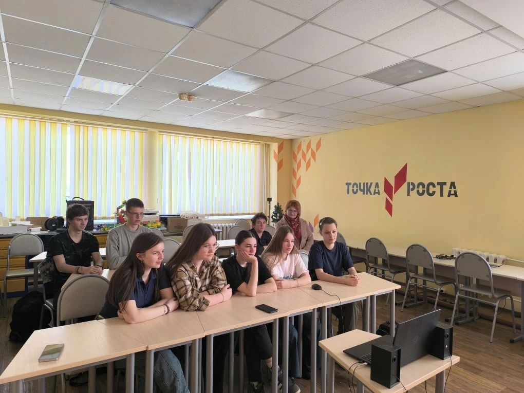 Сегодня обучающиеся 10 класса и их родители приняли участие в ВКС под председательством...