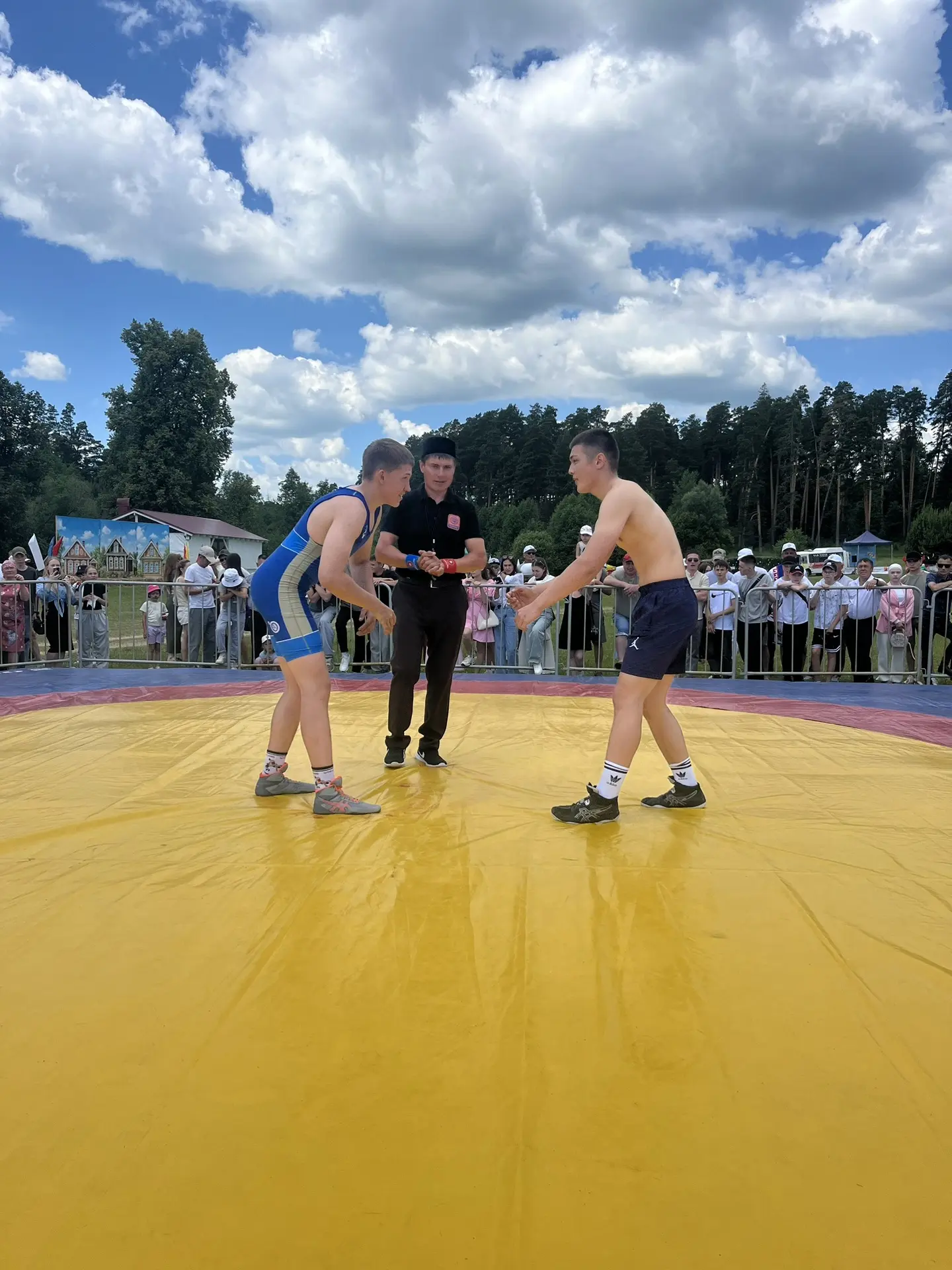 🤼Спортивная программа - самая мощная!

Дан старт захватывающим состязаниям: на коврах разворачивает