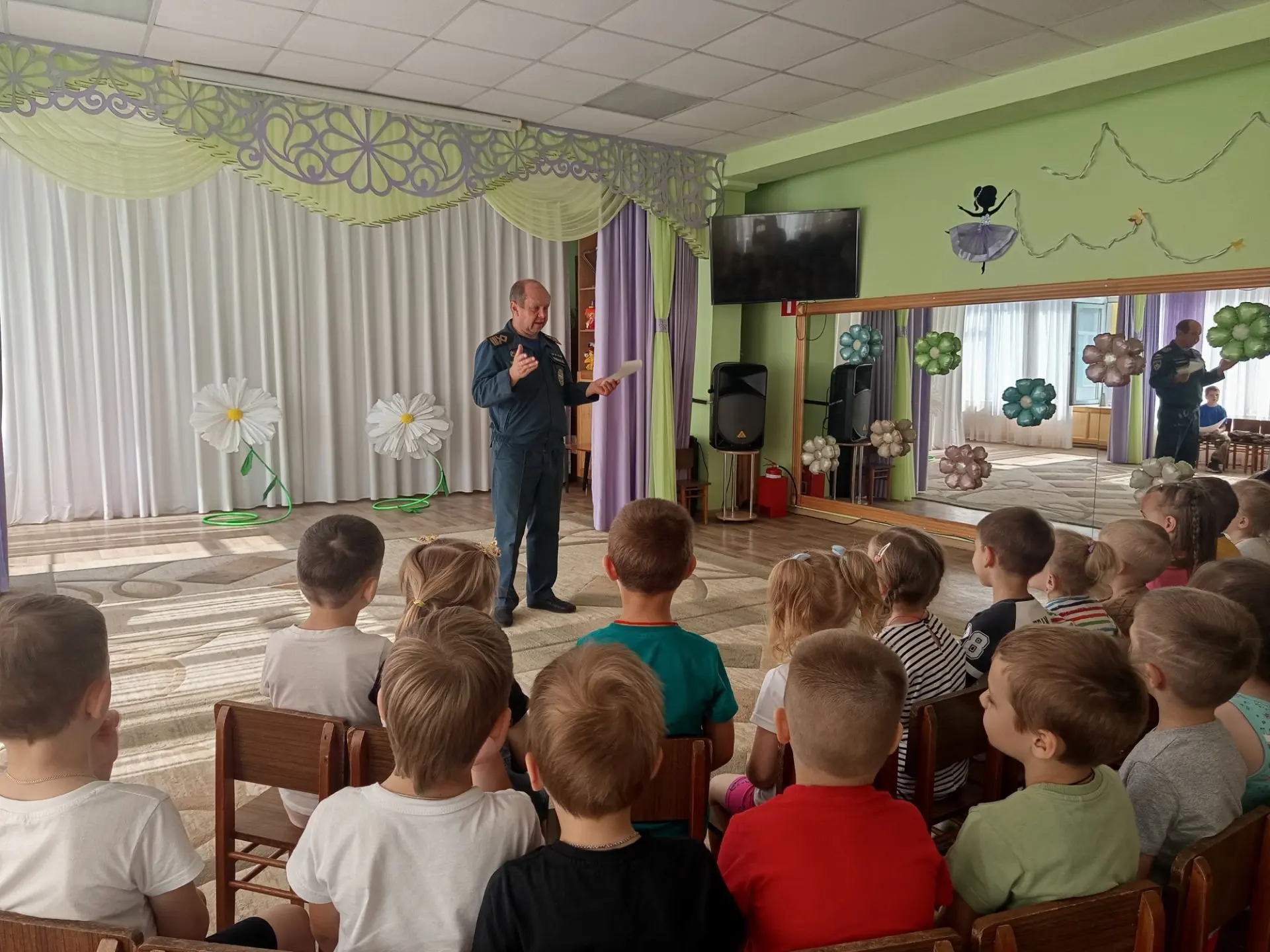 🏖️ Солнце, воздух и вода — наши лучшие друзья! Но только с правилами безопасности! 🏊‍♂️

Сегодня у