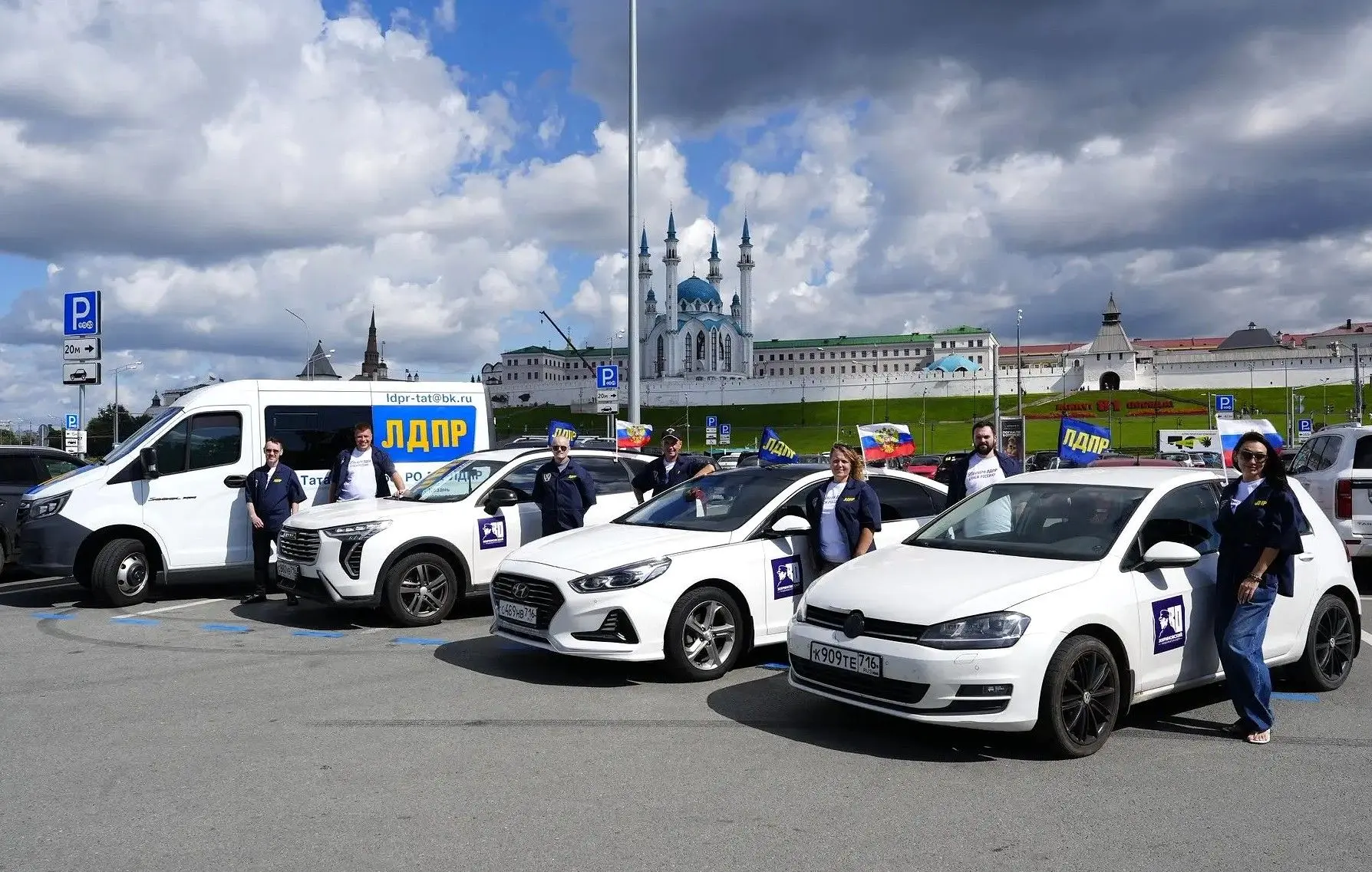 🚗В честь Дня Государственного флага Российской Федерации актив Татарстанского отделени...