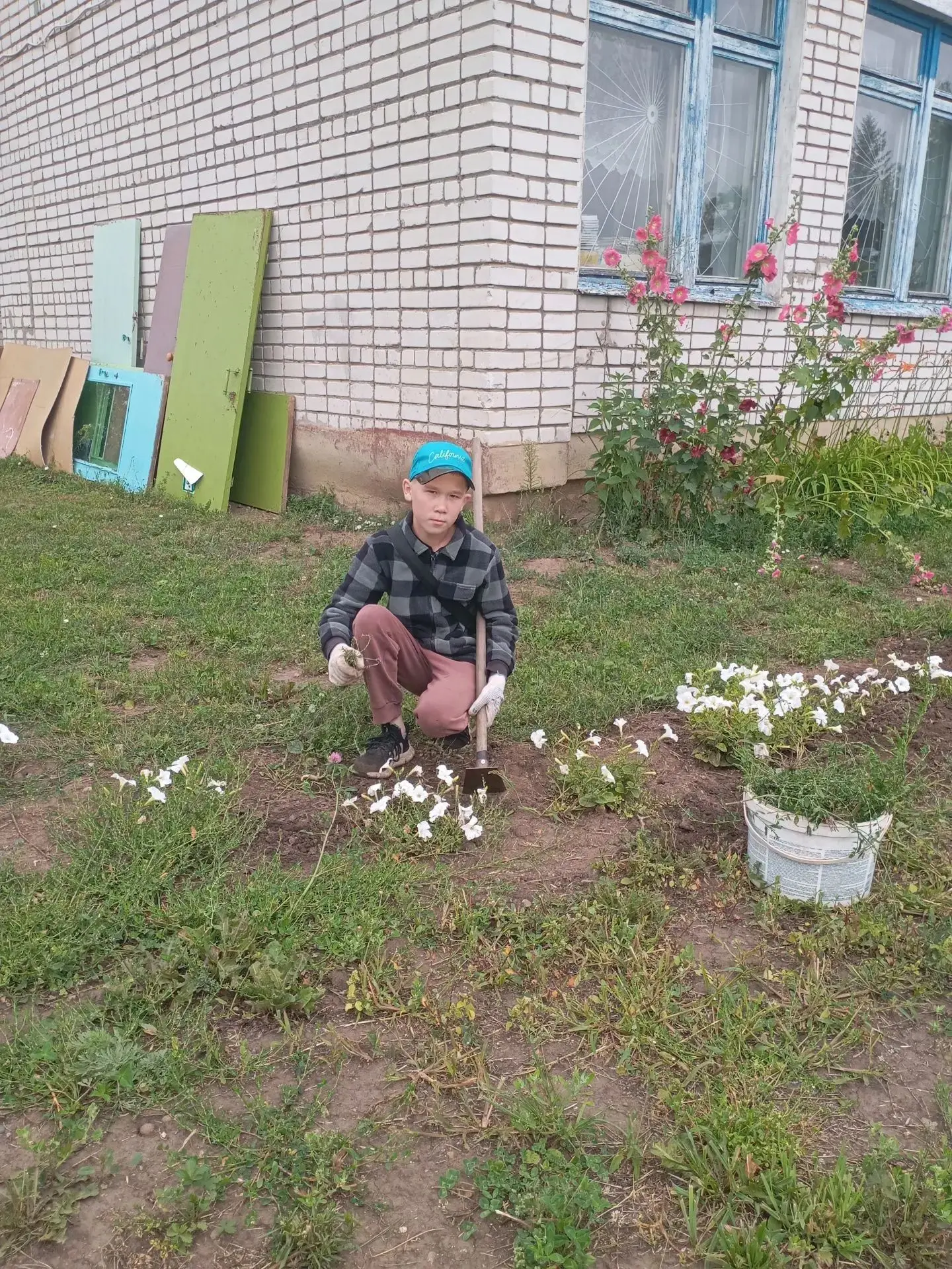РЕПОРТАЖ С ЛЕТНЕЙ ПРАКТИКИ 

🌞Жаркое лето — не помеха для наших трудолюбивых школьников. График пра