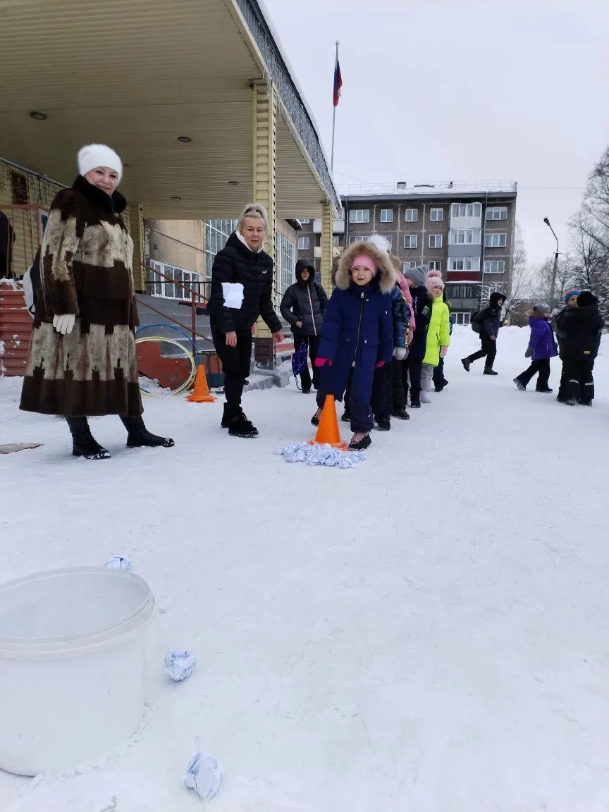 Вчера в нашей школе прошли "Зимние олимпийские игры"🛷  Ребята весело провели время на свежем воздухе