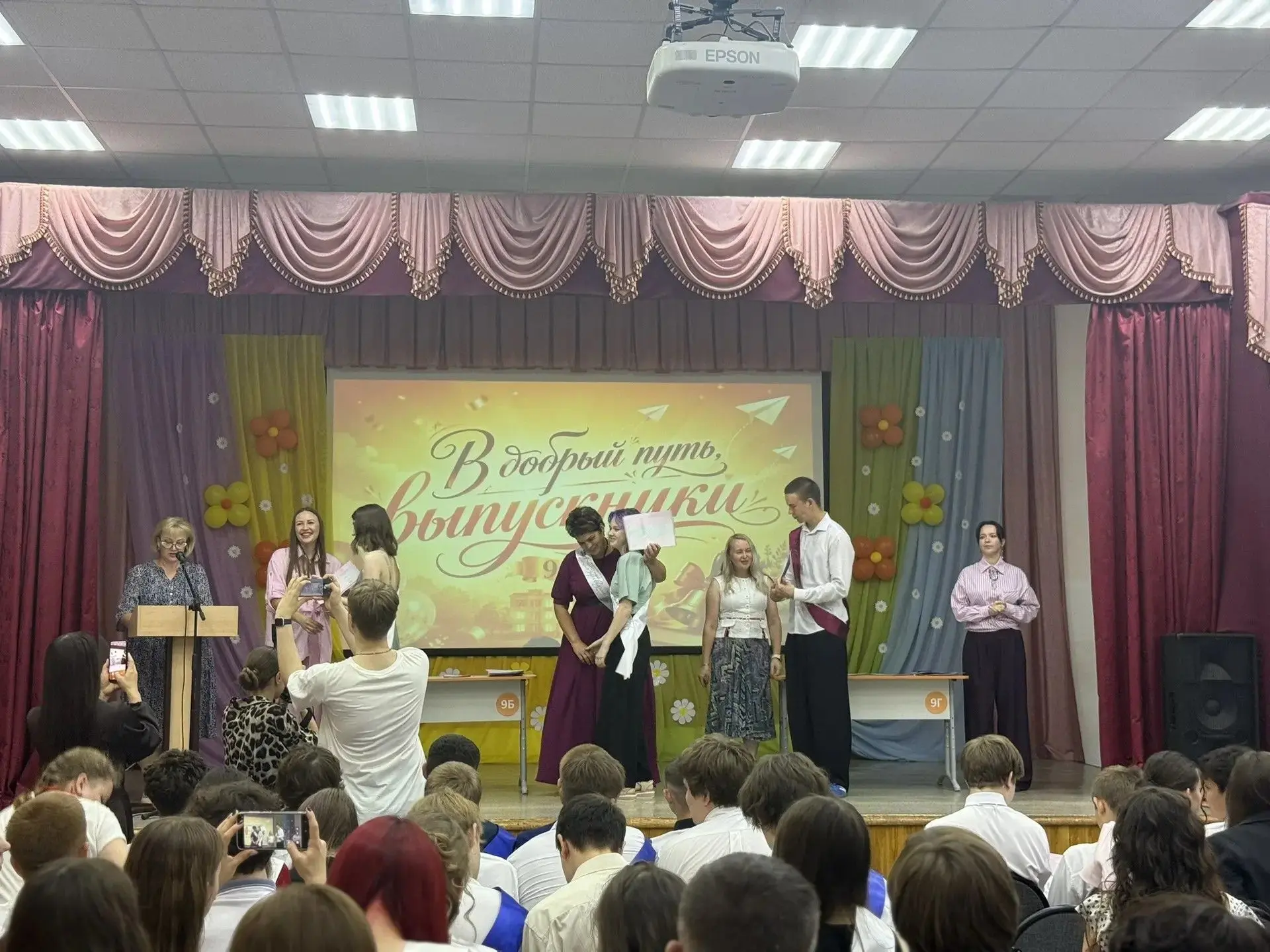 📚Первый документ, первый шаг во взрослую жизнь
26 июня в актовом зале школы №7 им. Н.Г. Барышева со