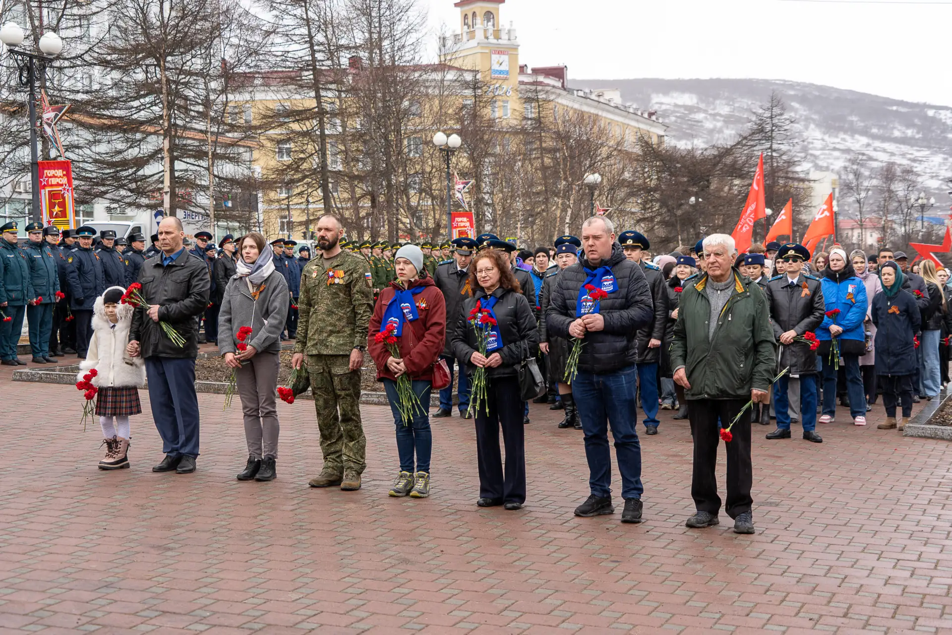 Торжественные и памятные мероприятия прошли в Магадане 8 мая  В них участвовал губернатор Сергей Нос