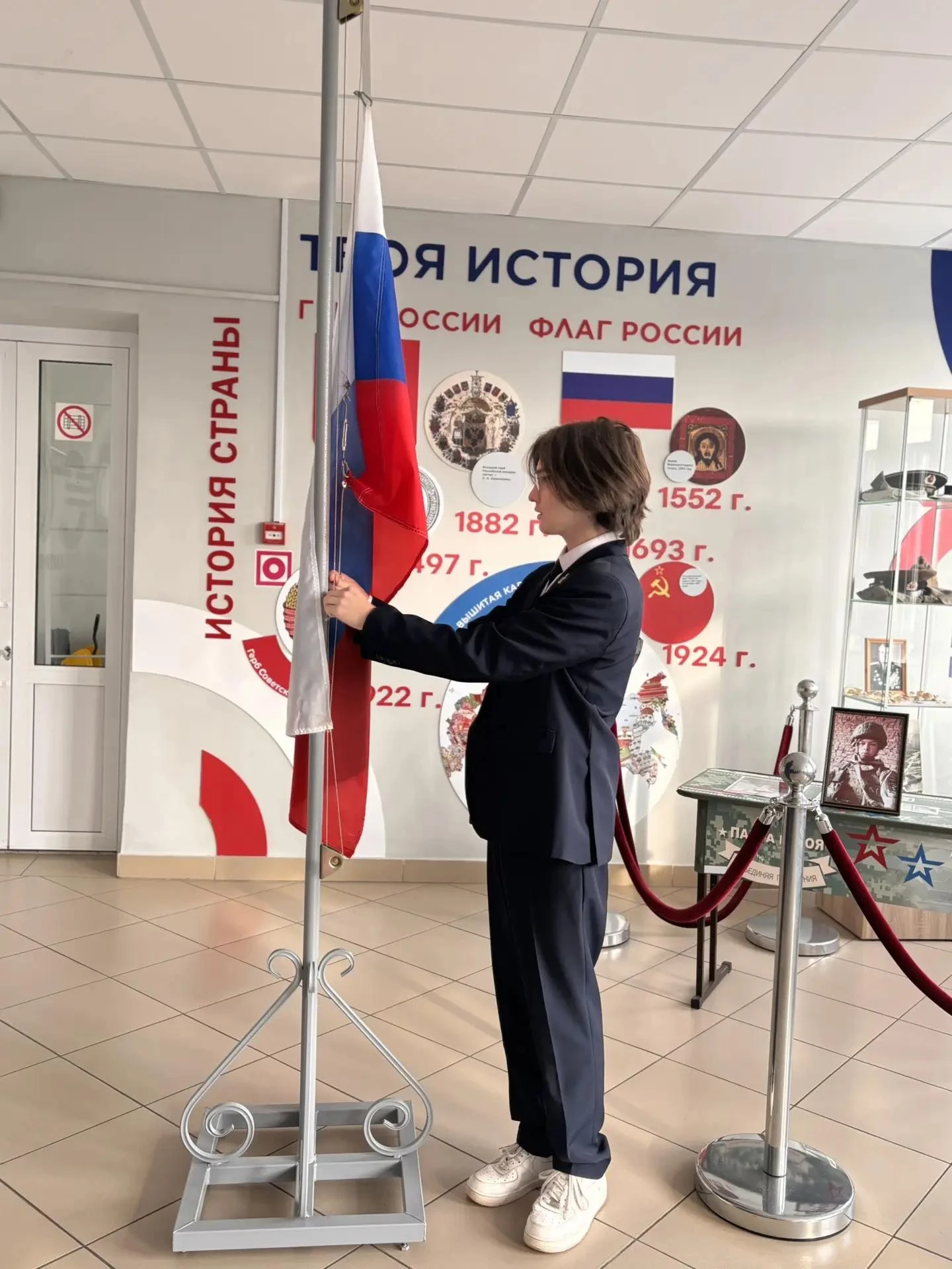 🇷🇺Сегодня состоялась традиционная еженедельная церемония поднятия Государственного фл...