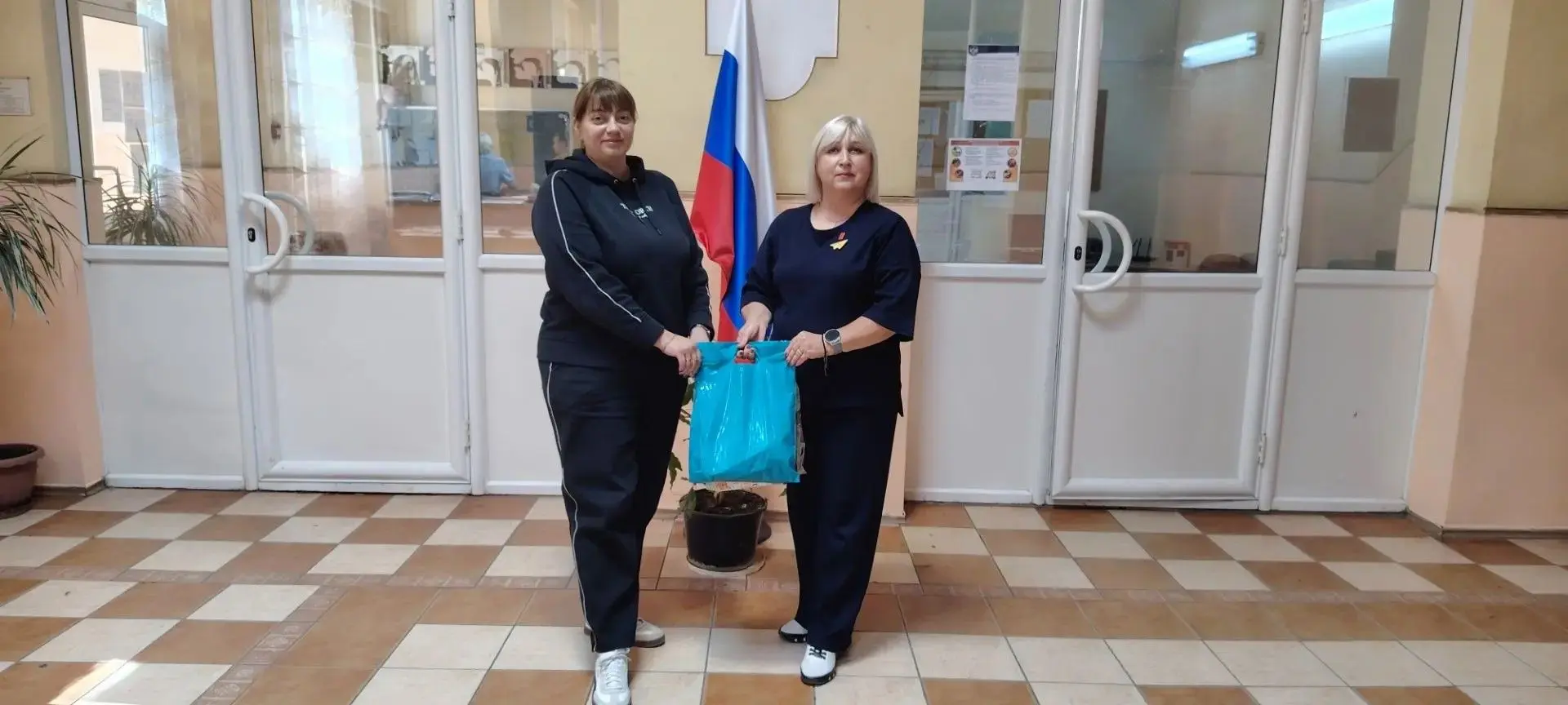 Учащиеся школы вместе со своими родителями, педагогами собрали в очередной раз канцеляр...