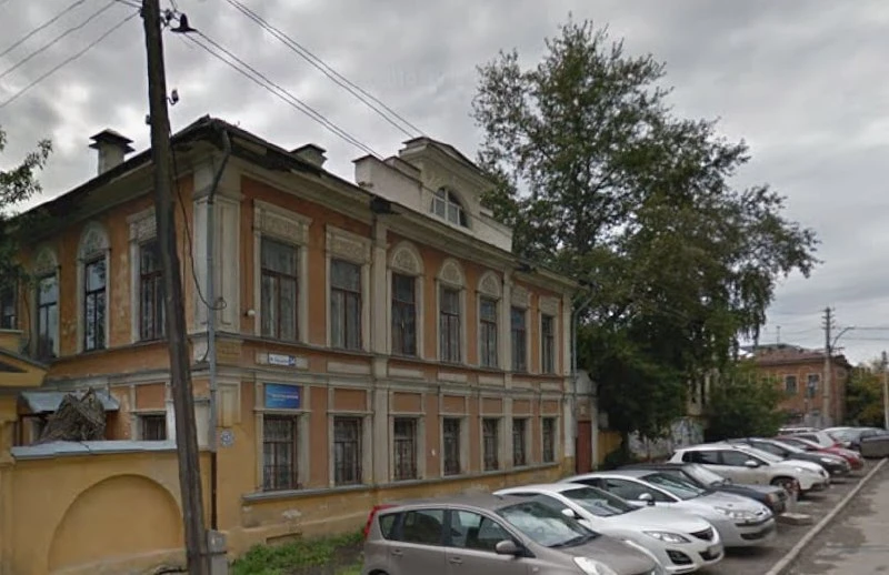 В Екатеринбурге продают старинный дом купца Деласье на Горького, 34

Усадьба построена в середине XI