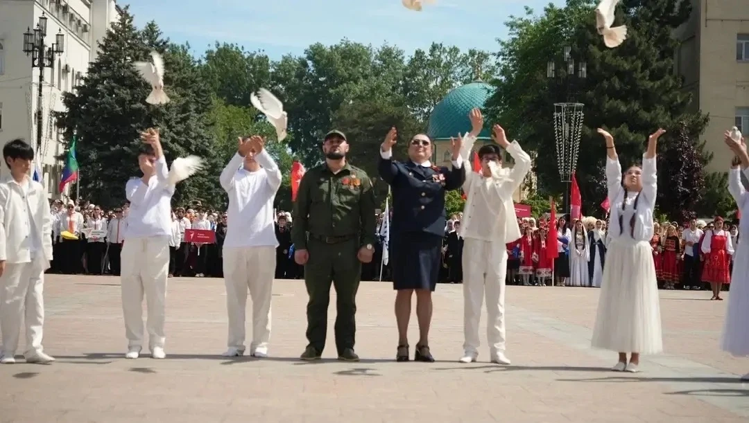 В Махачкале состоялось шествие «Парад наследников Победы», организованное «Движением Первых», в кото
