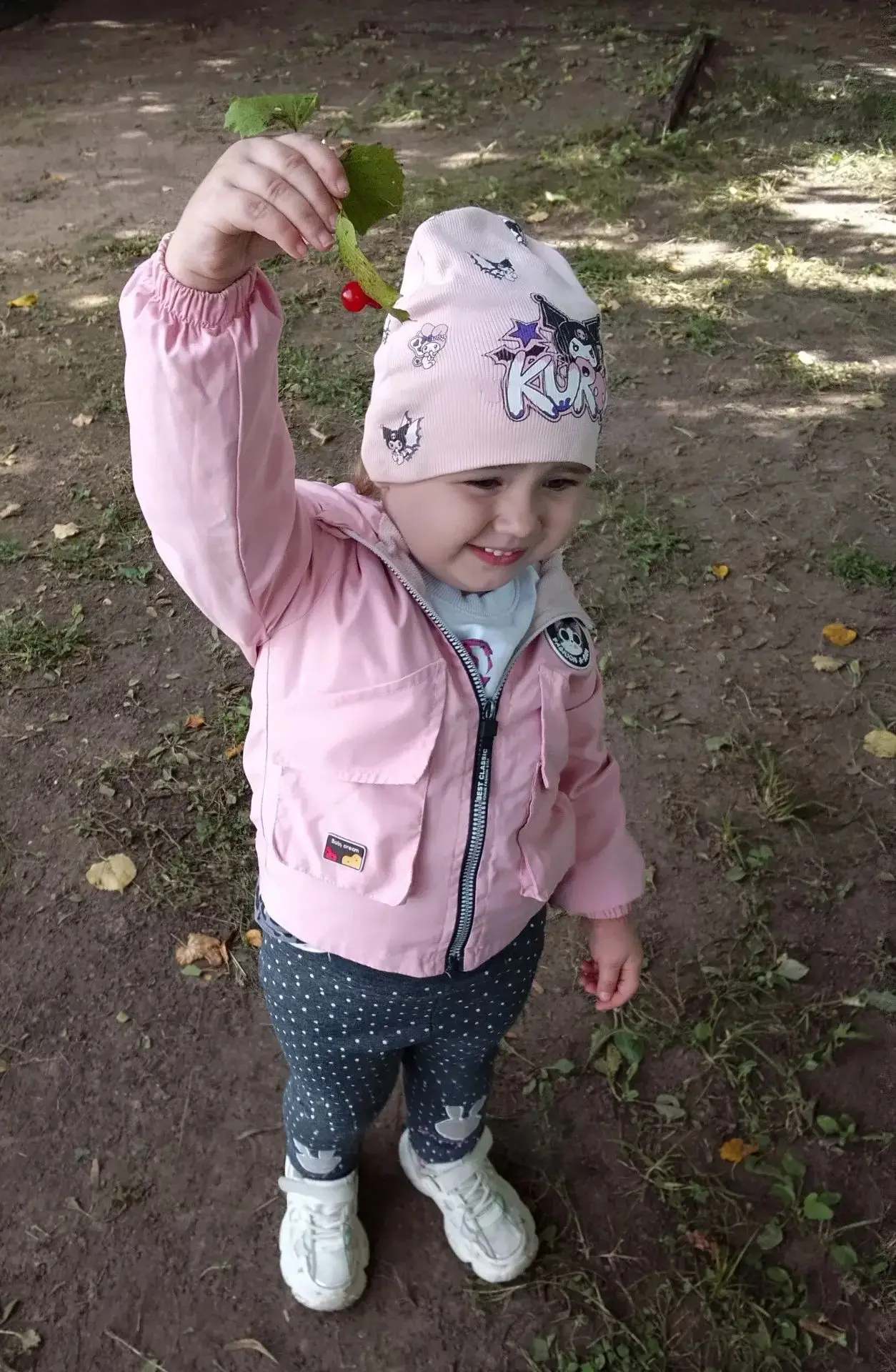 Наши малыши отправились в путешествие,чтобы выяснить,какое же сейчас время года. Лето и...