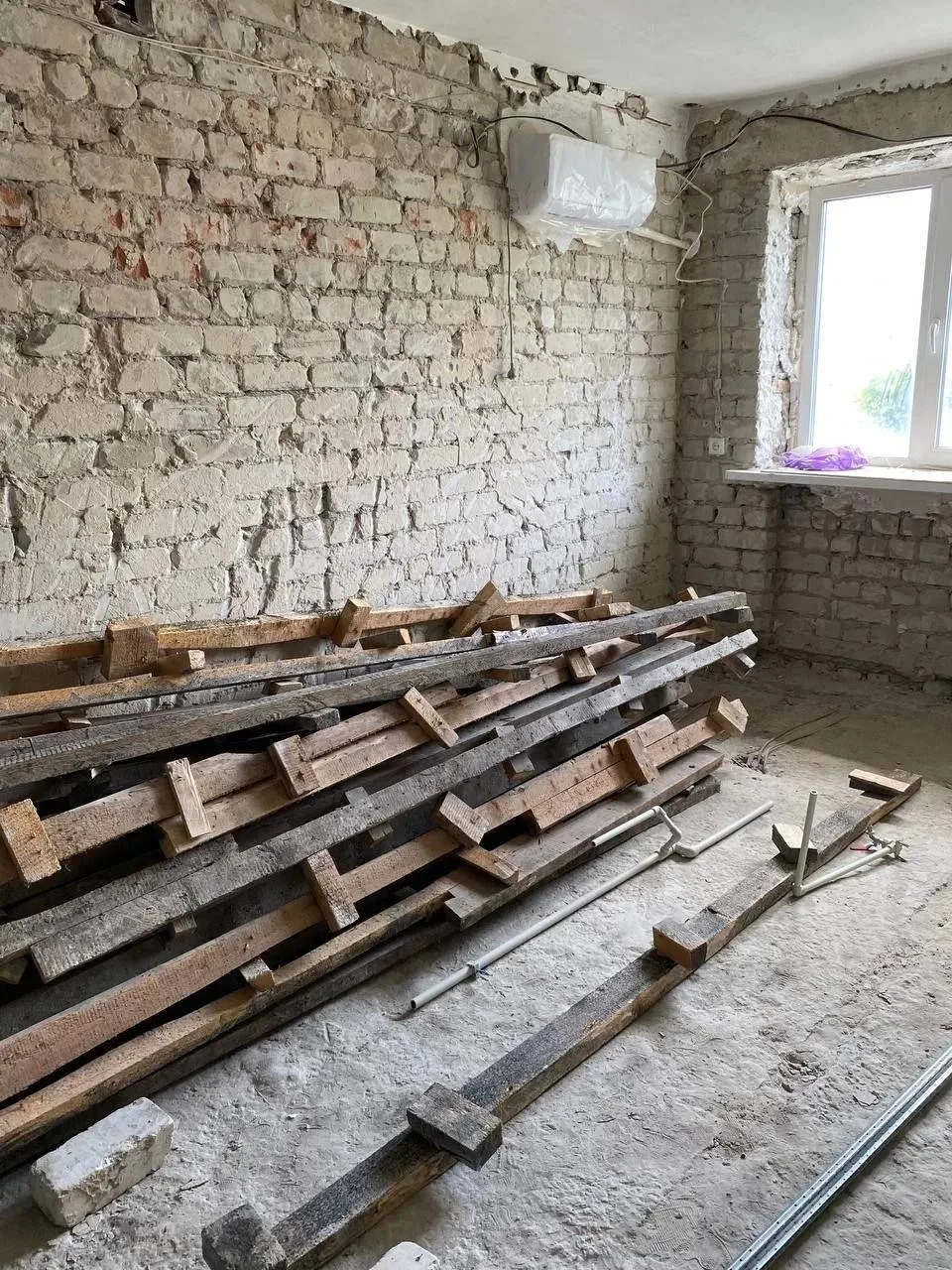 Строители из Башкирии ремонтируют Краснолучскую городскую детскую больницу

Краснолучская детская по